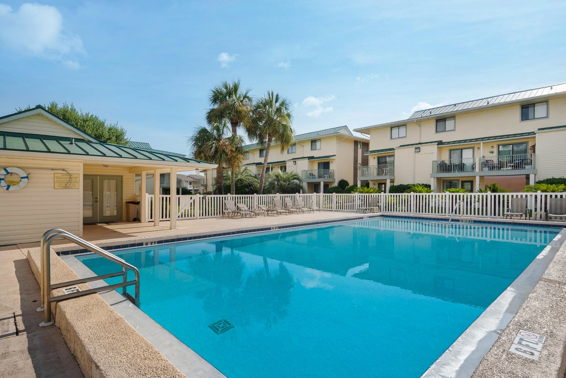 SANDPRINTS CONDO - Residential