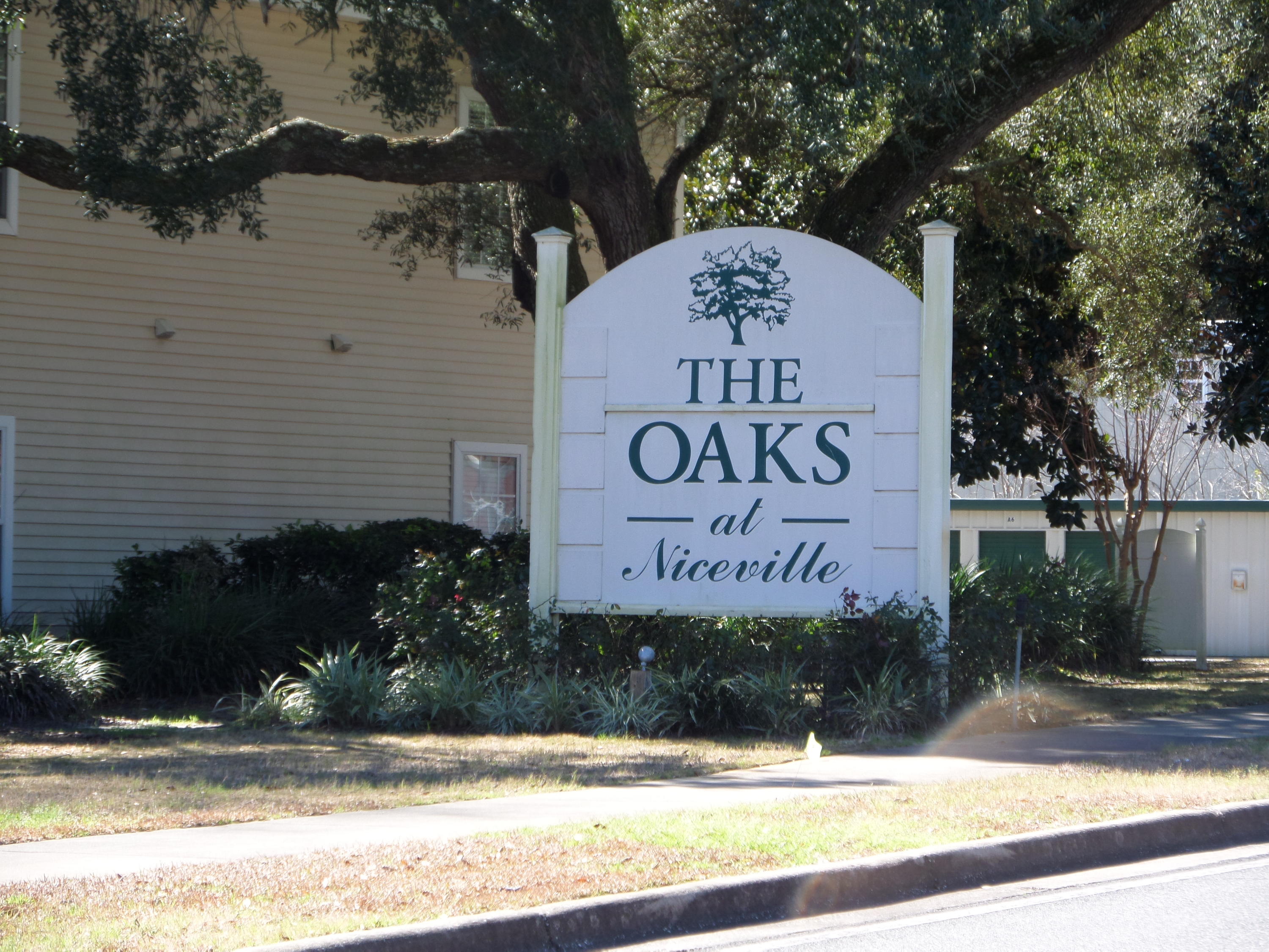 THE OAKS AT NICEVILLE - Residential