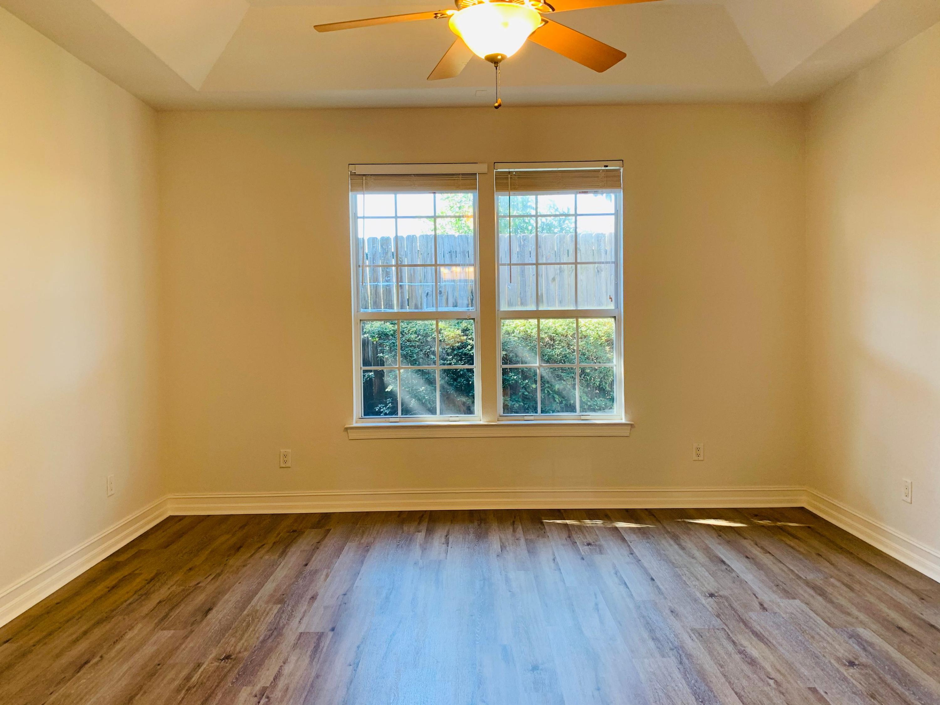 DIAMOND LAKES - Residential