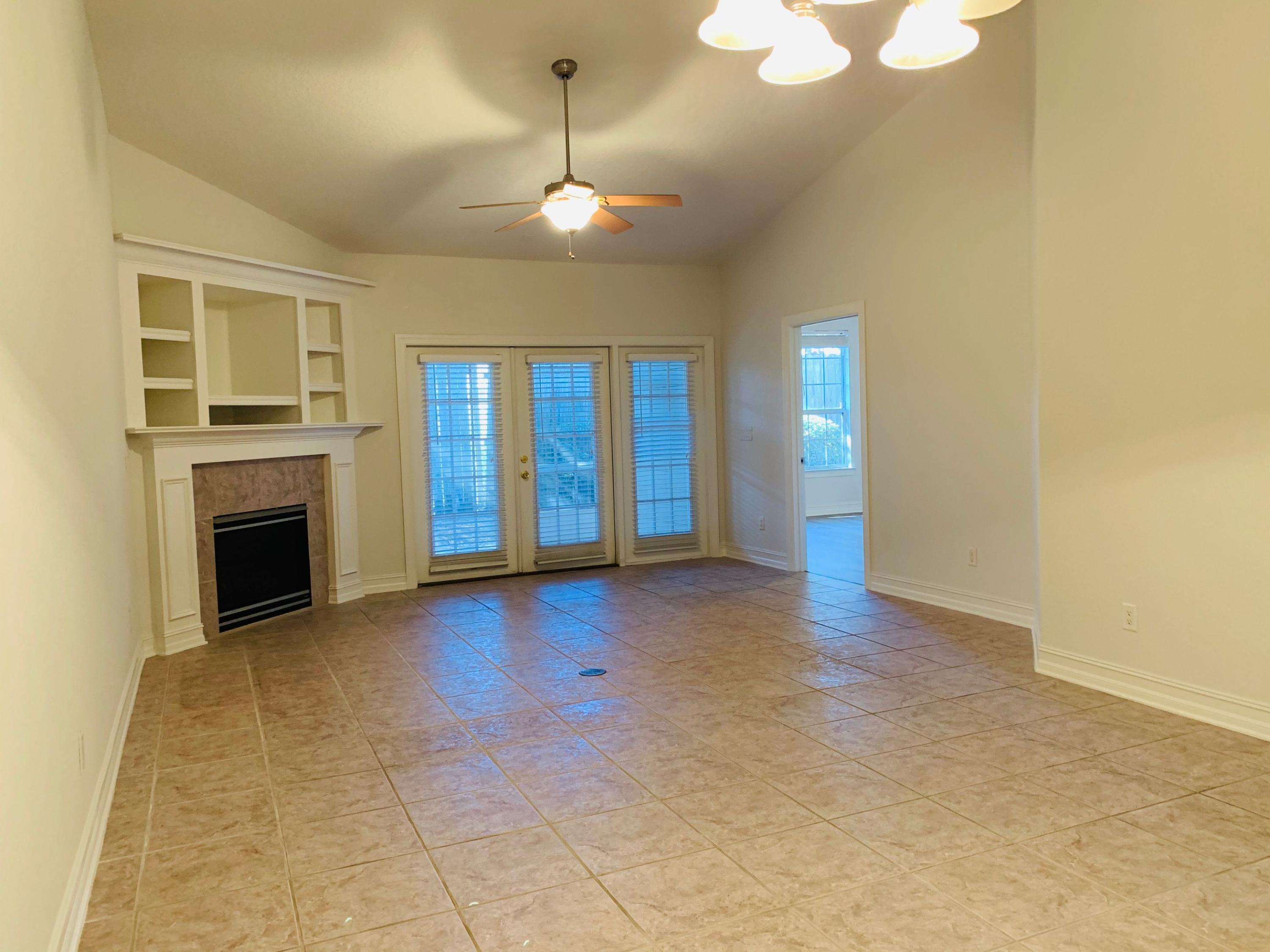 DIAMOND LAKES - Residential