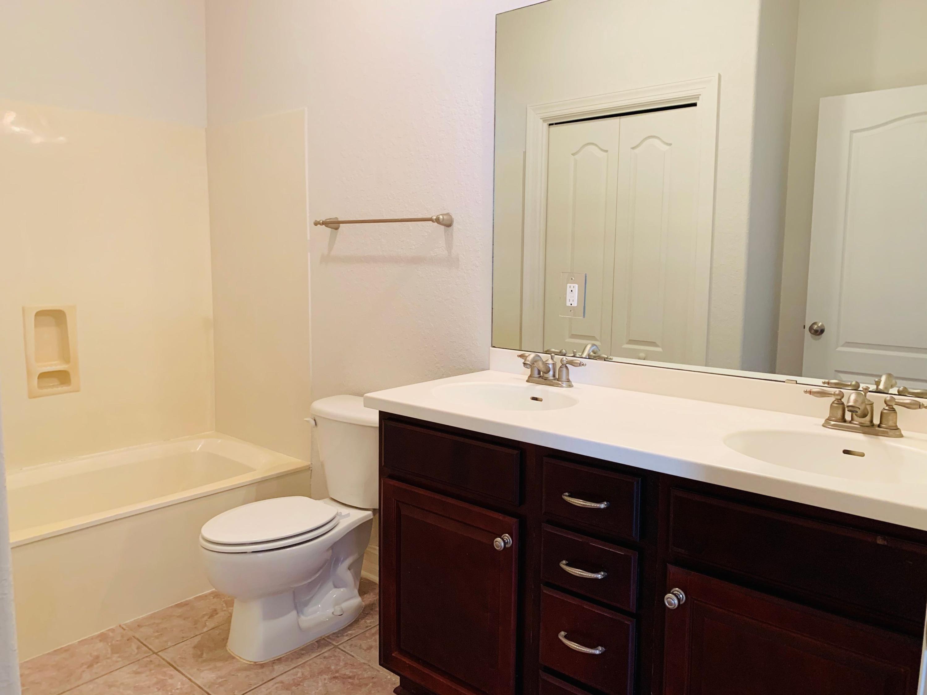 DIAMOND LAKES - Residential