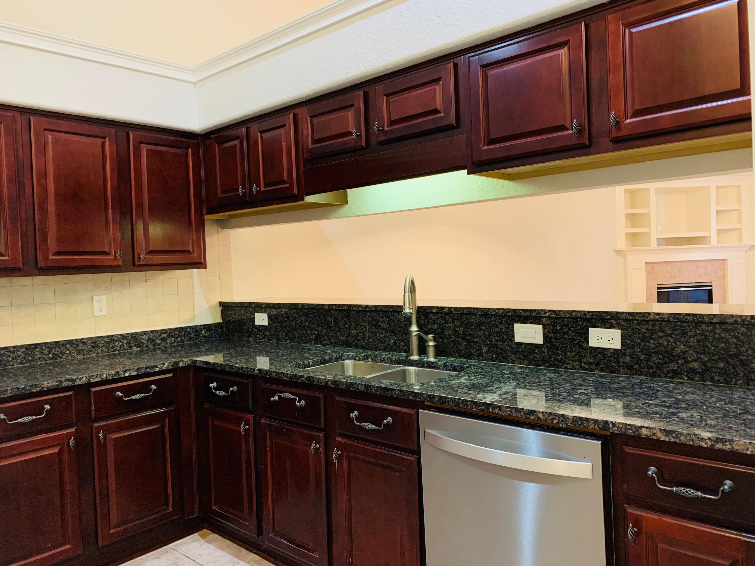 DIAMOND LAKES - Residential