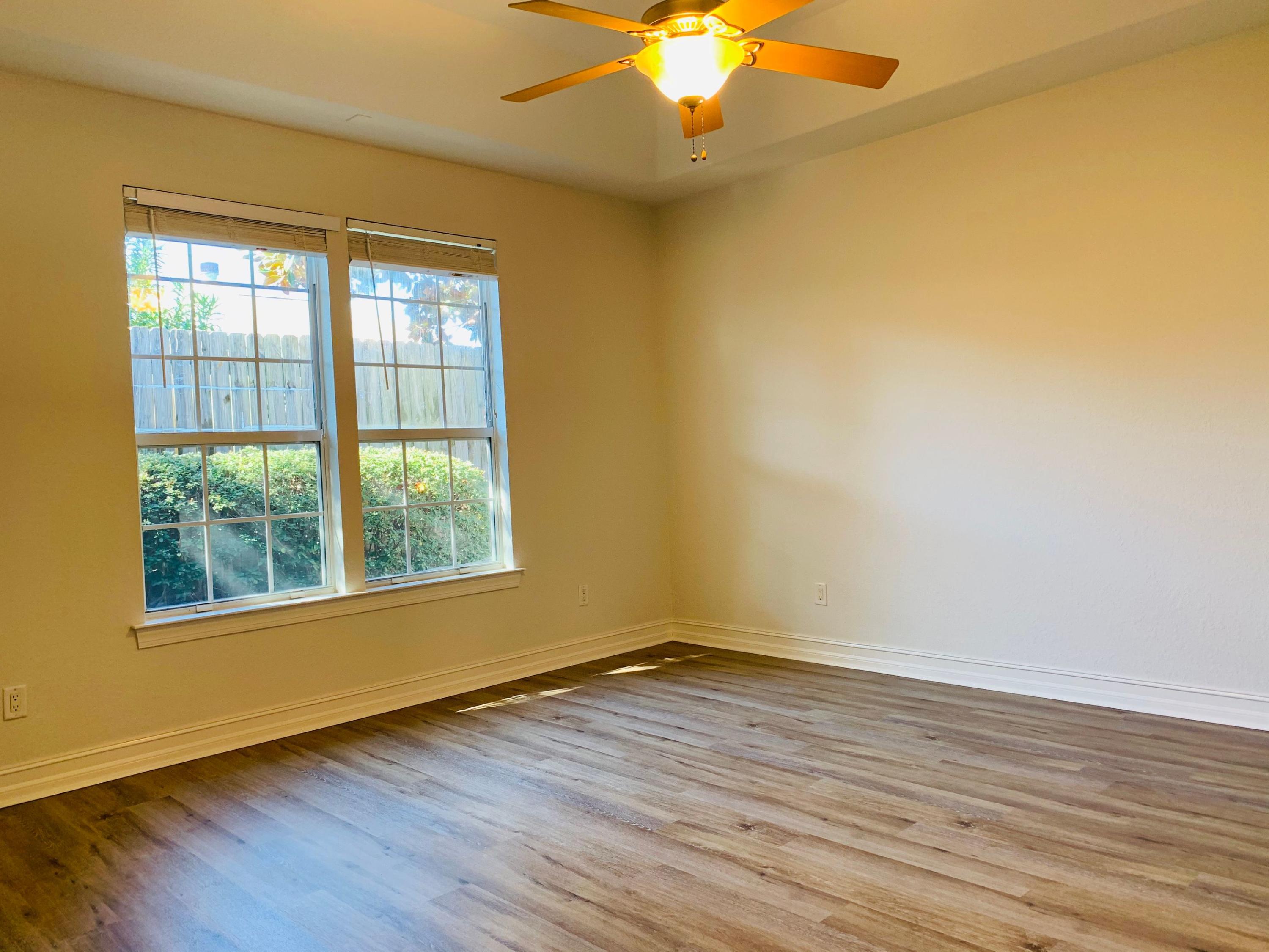 DIAMOND LAKES - Residential