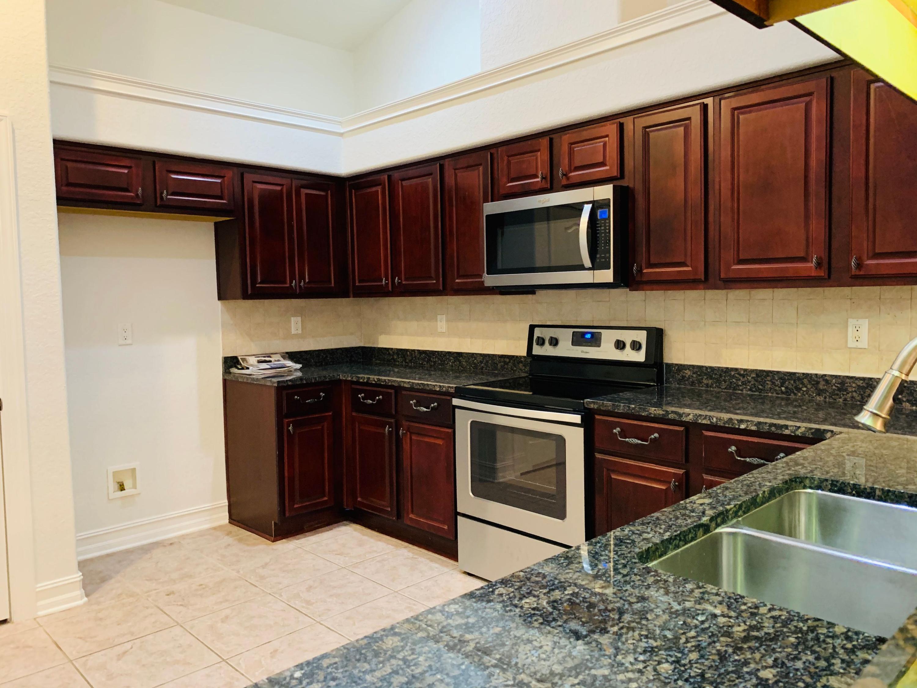 DIAMOND LAKES - Residential