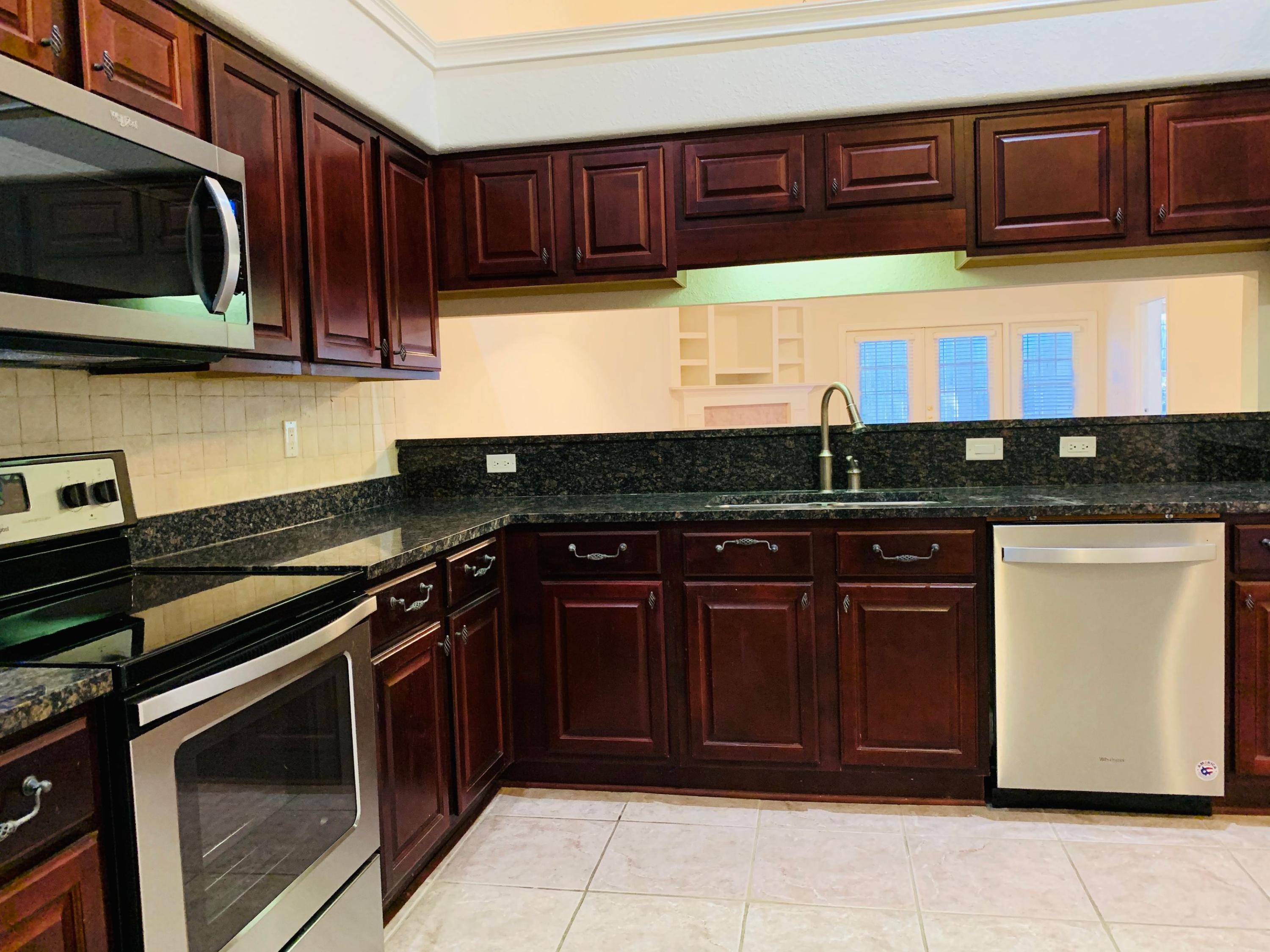 DIAMOND LAKES - Residential