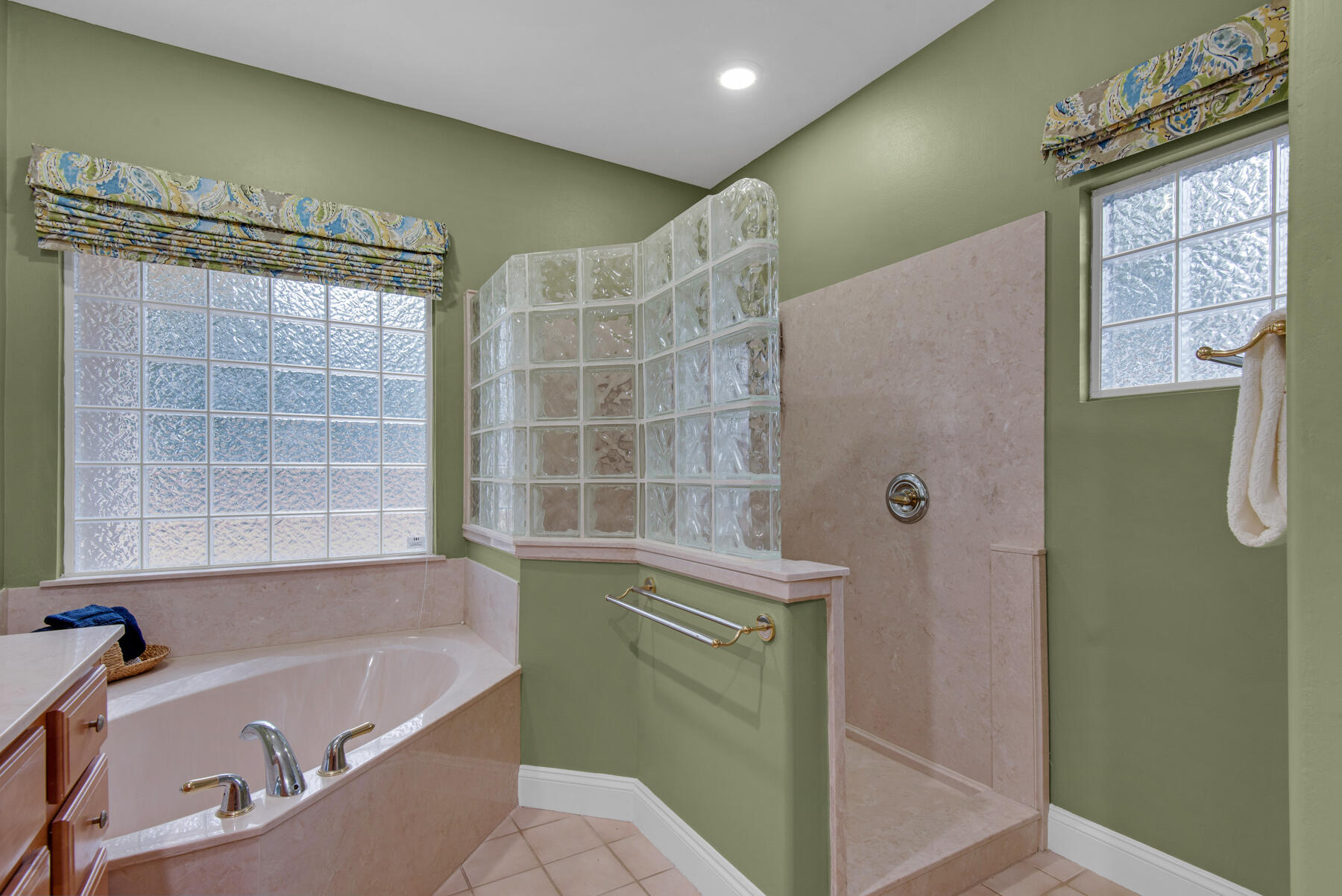 ROCKY BAYOU CC EST #9 LOT 39 - Residential