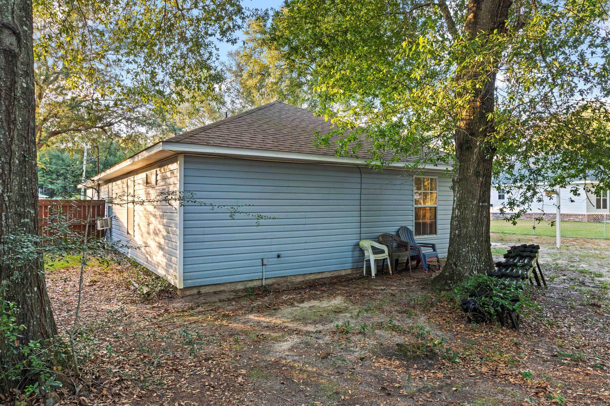 CHARLESTON OAKS - Residential