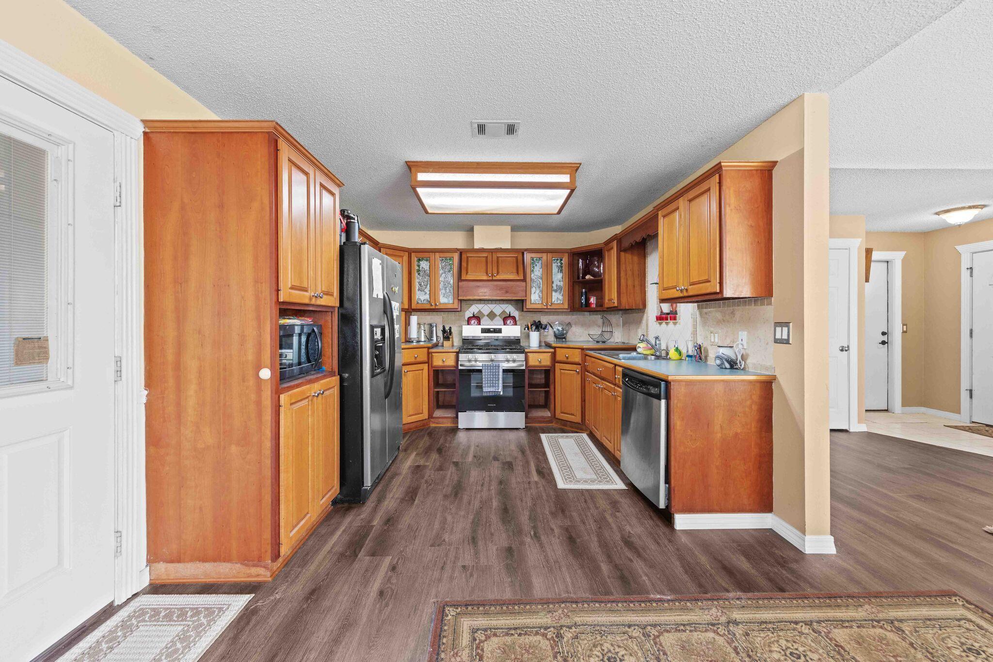 CHARLESTON OAKS - Residential