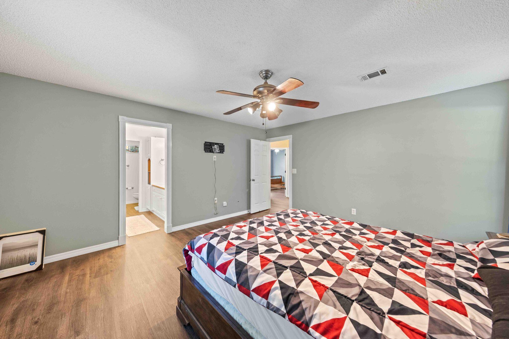 CHARLESTON OAKS - Residential