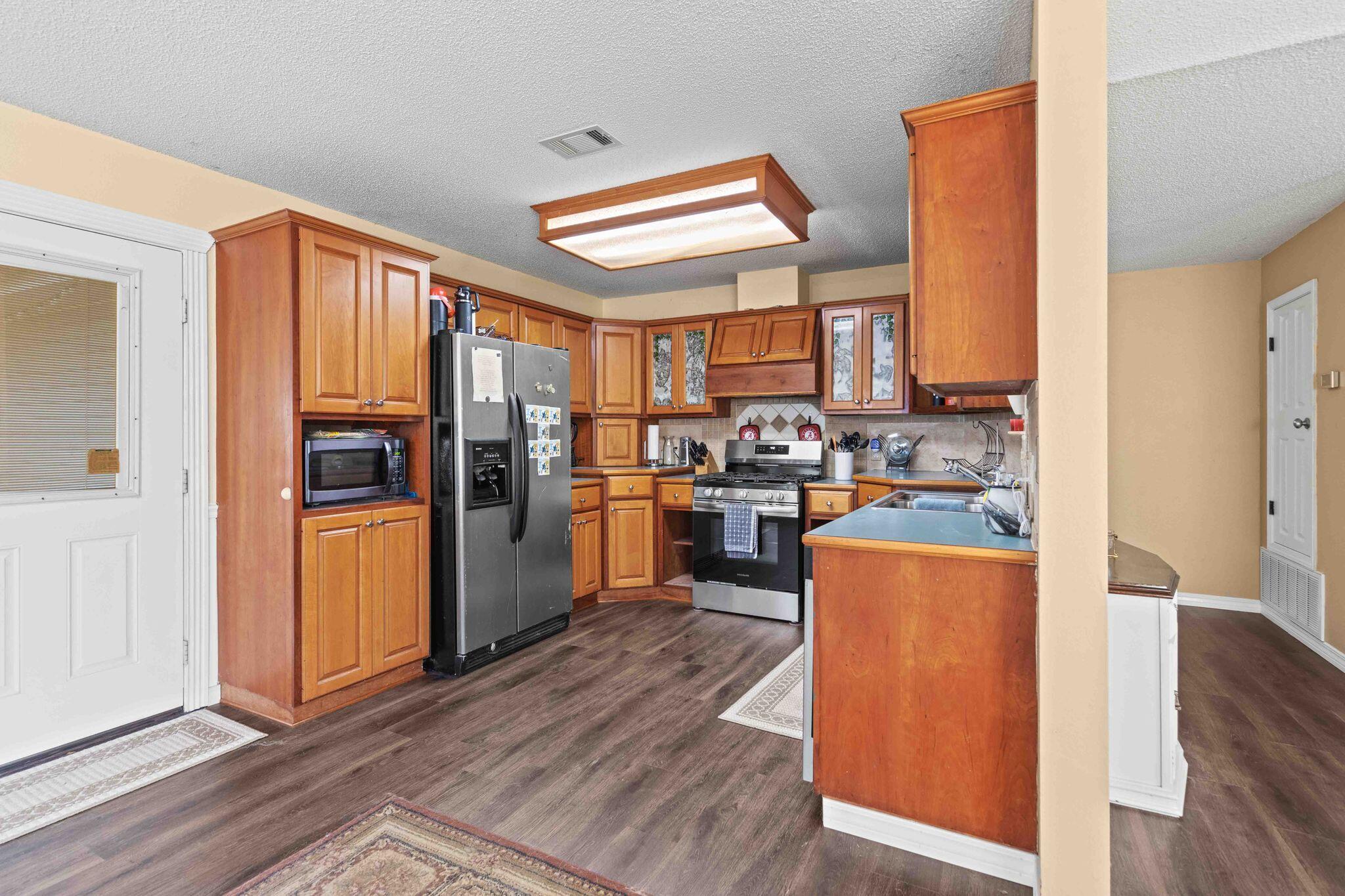 CHARLESTON OAKS - Residential