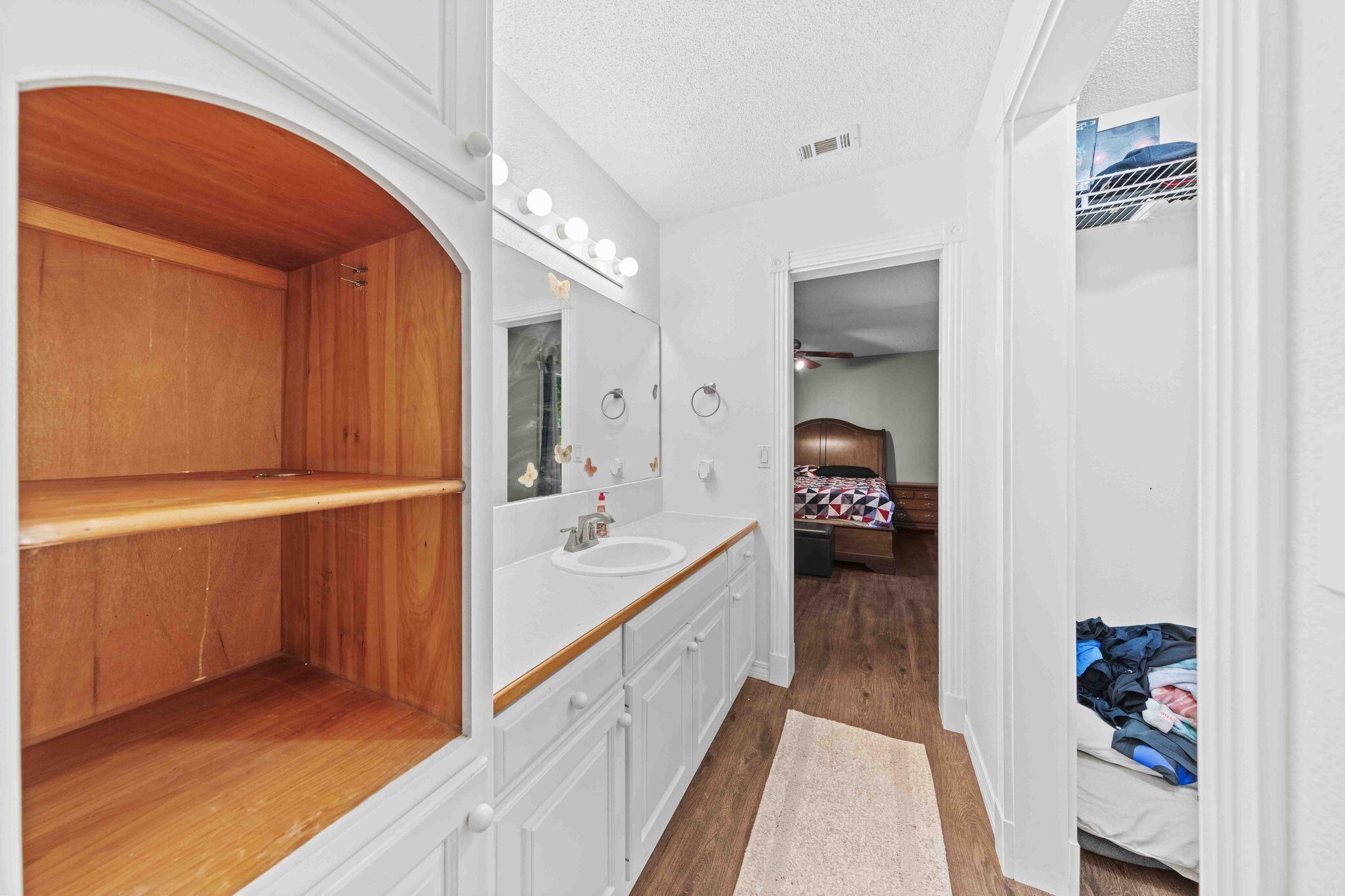 CHARLESTON OAKS - Residential