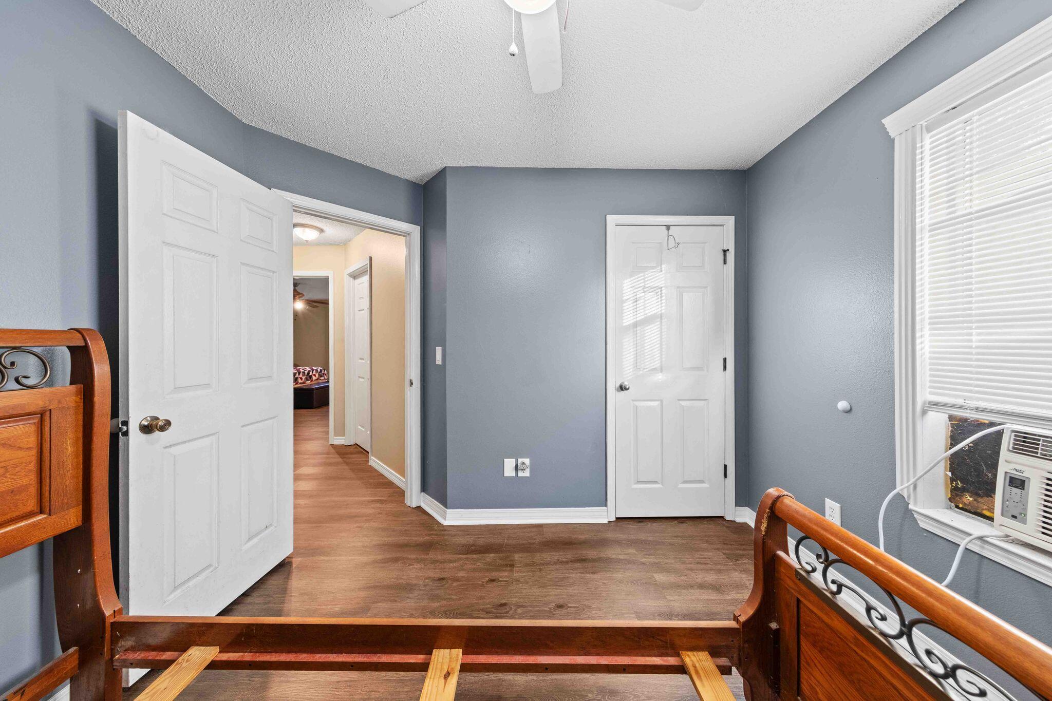 CHARLESTON OAKS - Residential