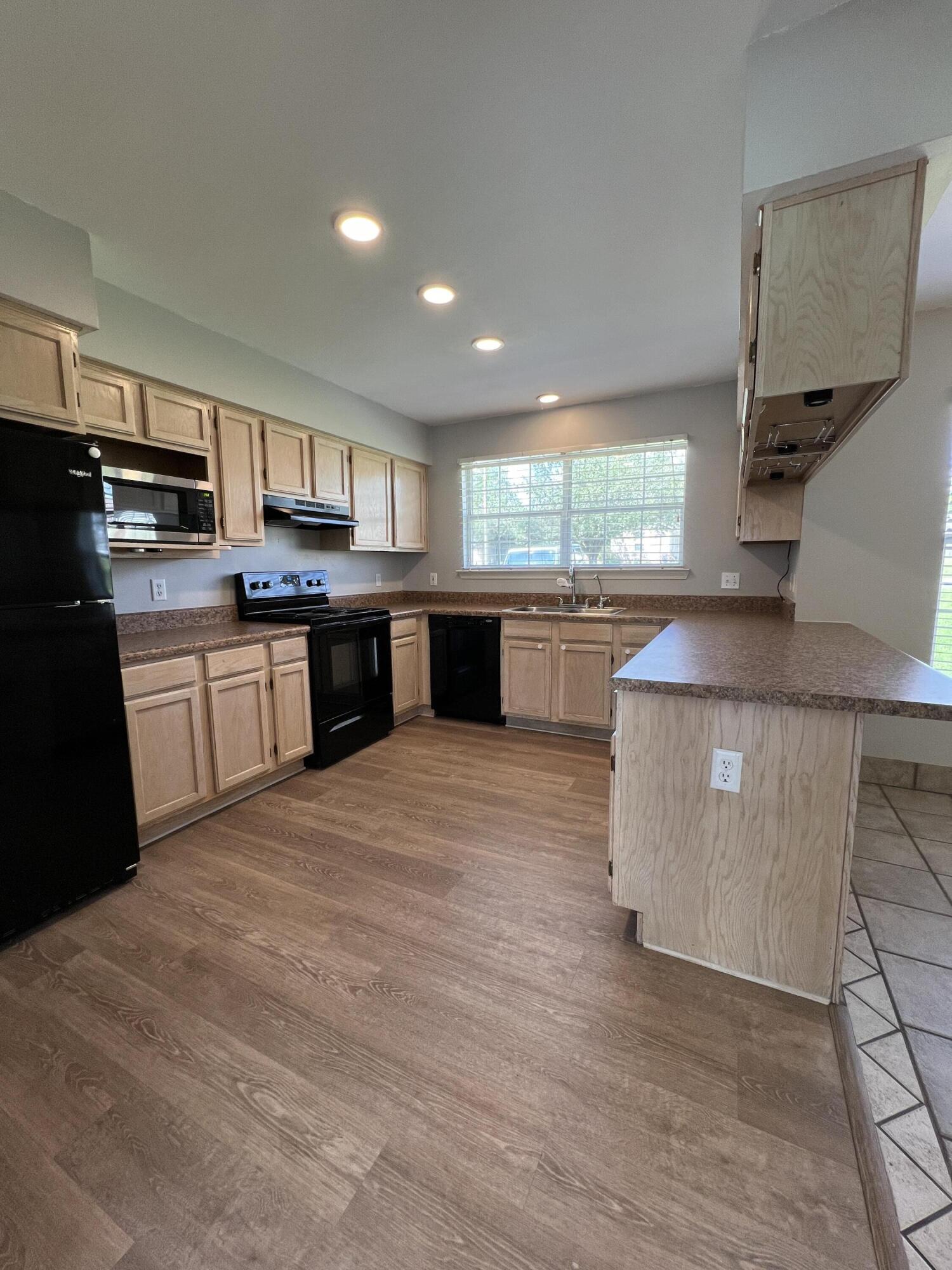 NORTHVIEW ESTATES 3RD ADDN - Residential Lease