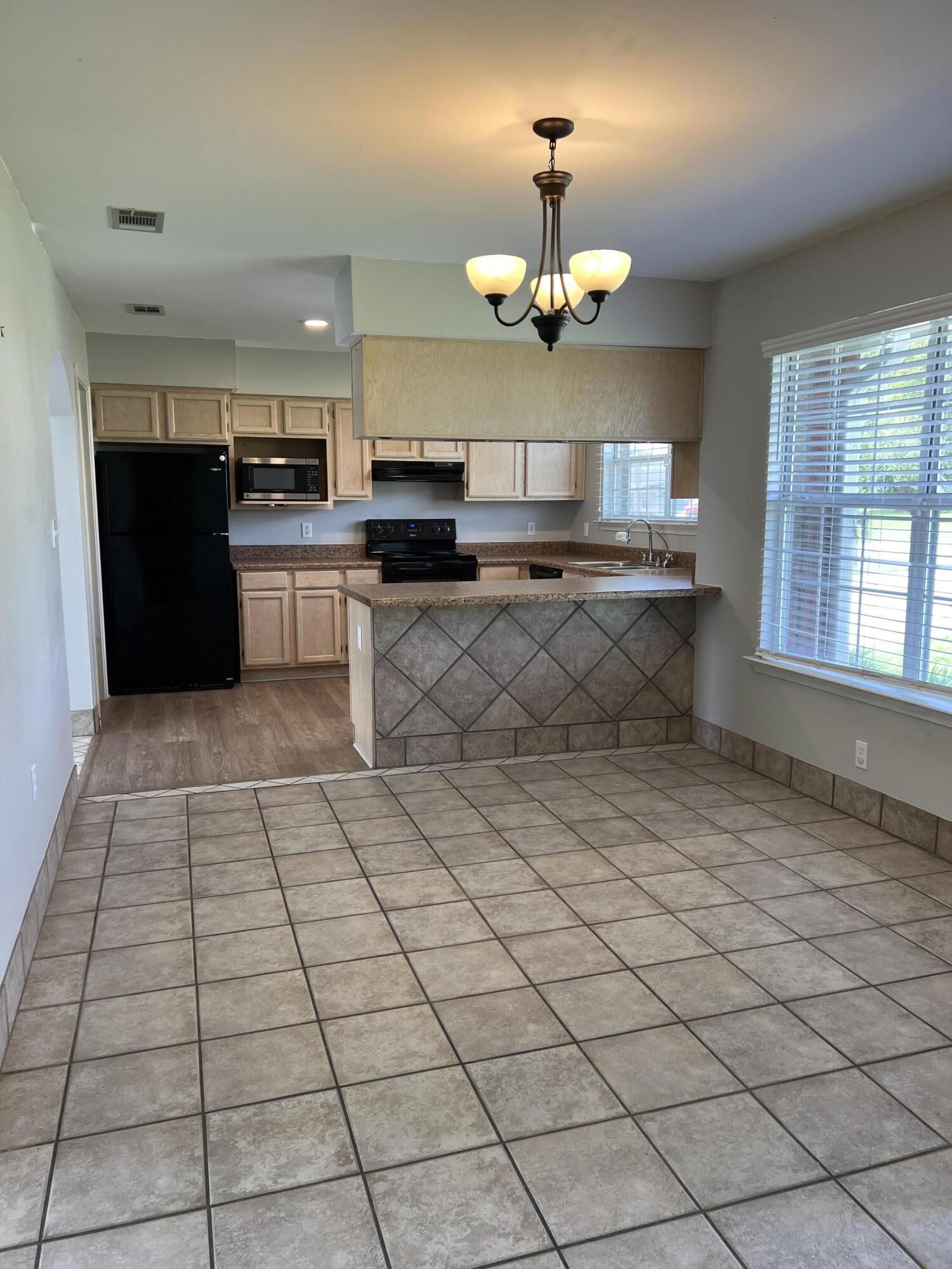 NORTHVIEW ESTATES 3RD ADDN - Residential Lease