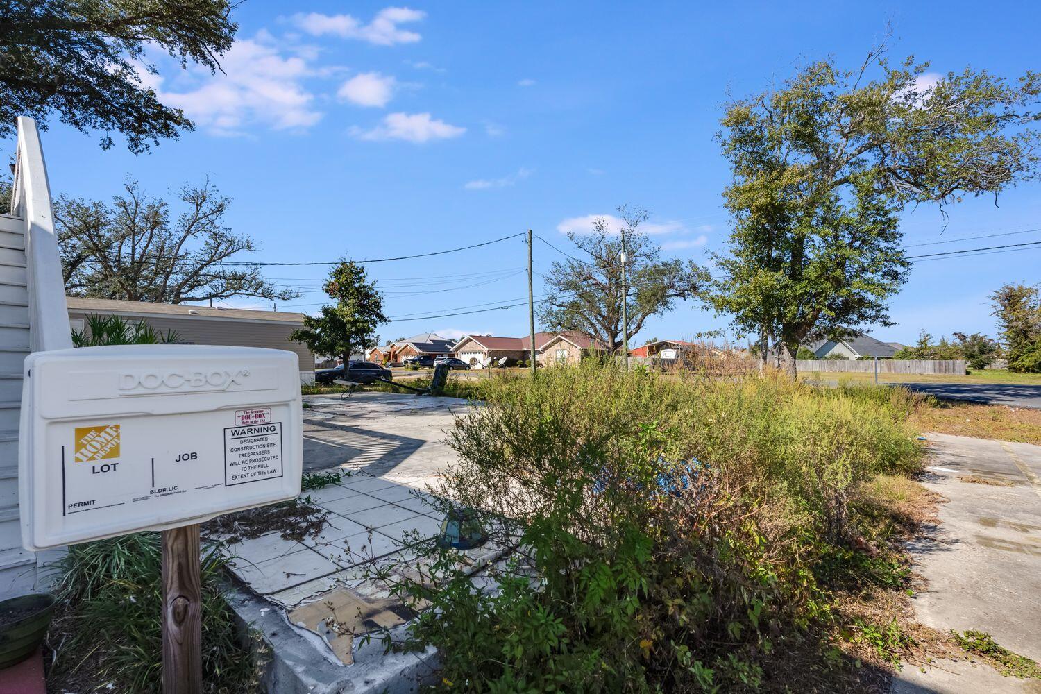 NO RECORDED SUBDIVISION - Land