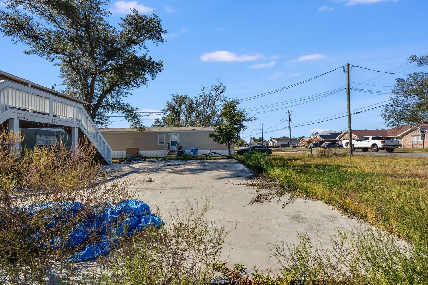 NO RECORDED SUBDIVISION - Land