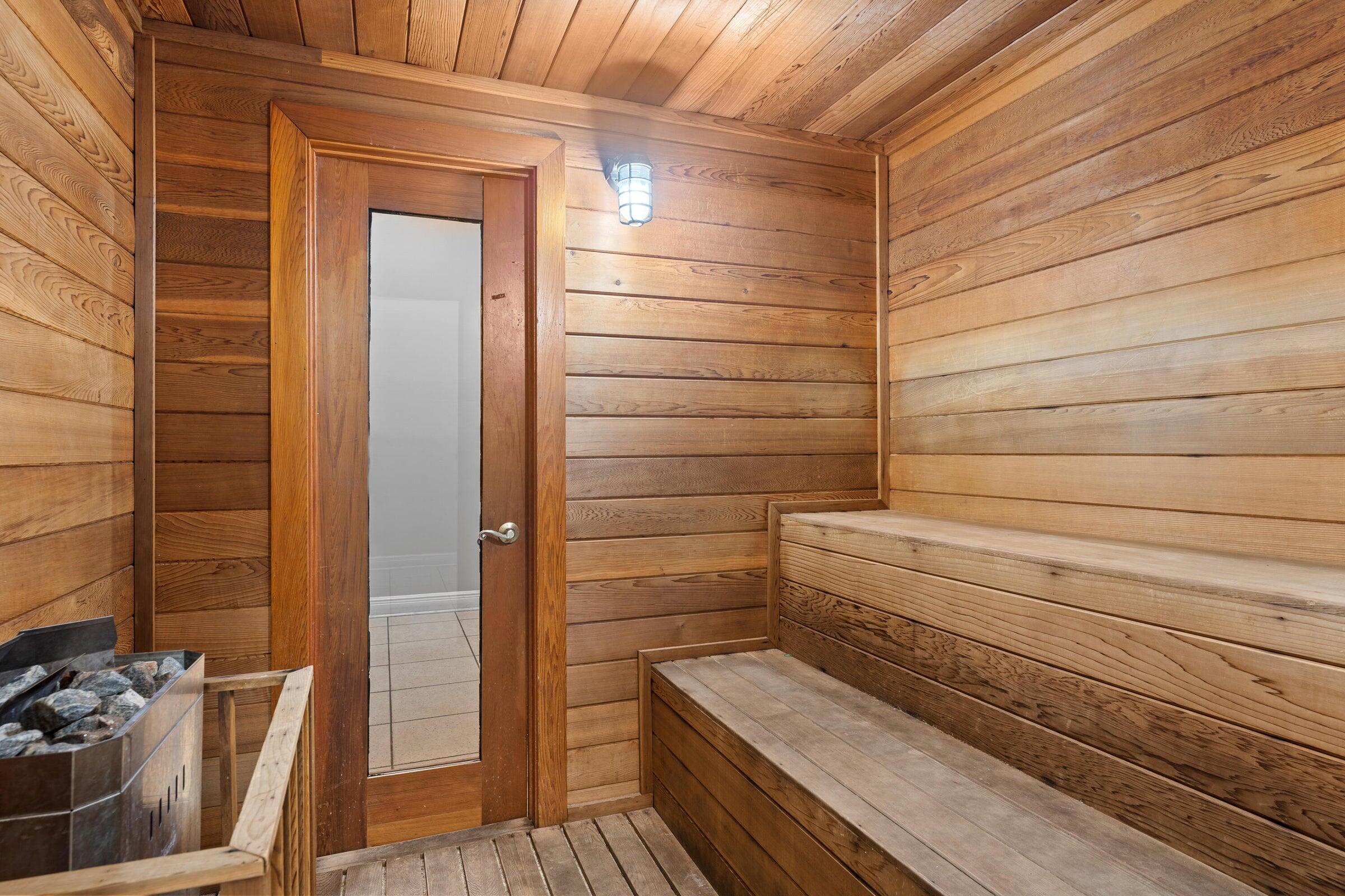 SHORELINE TOWERS 4 - Residential