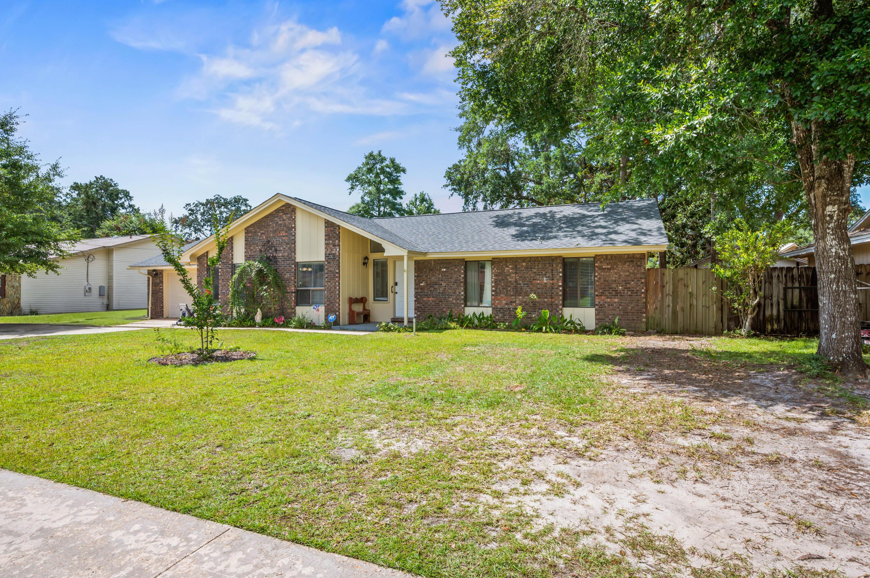 PINEWOOD ESTATES - Residential