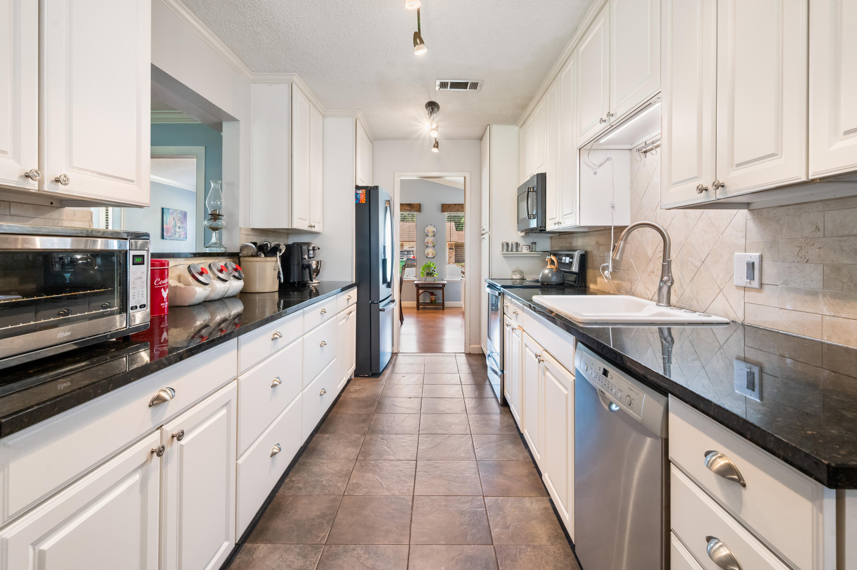 PINEWOOD ESTATES - Residential
