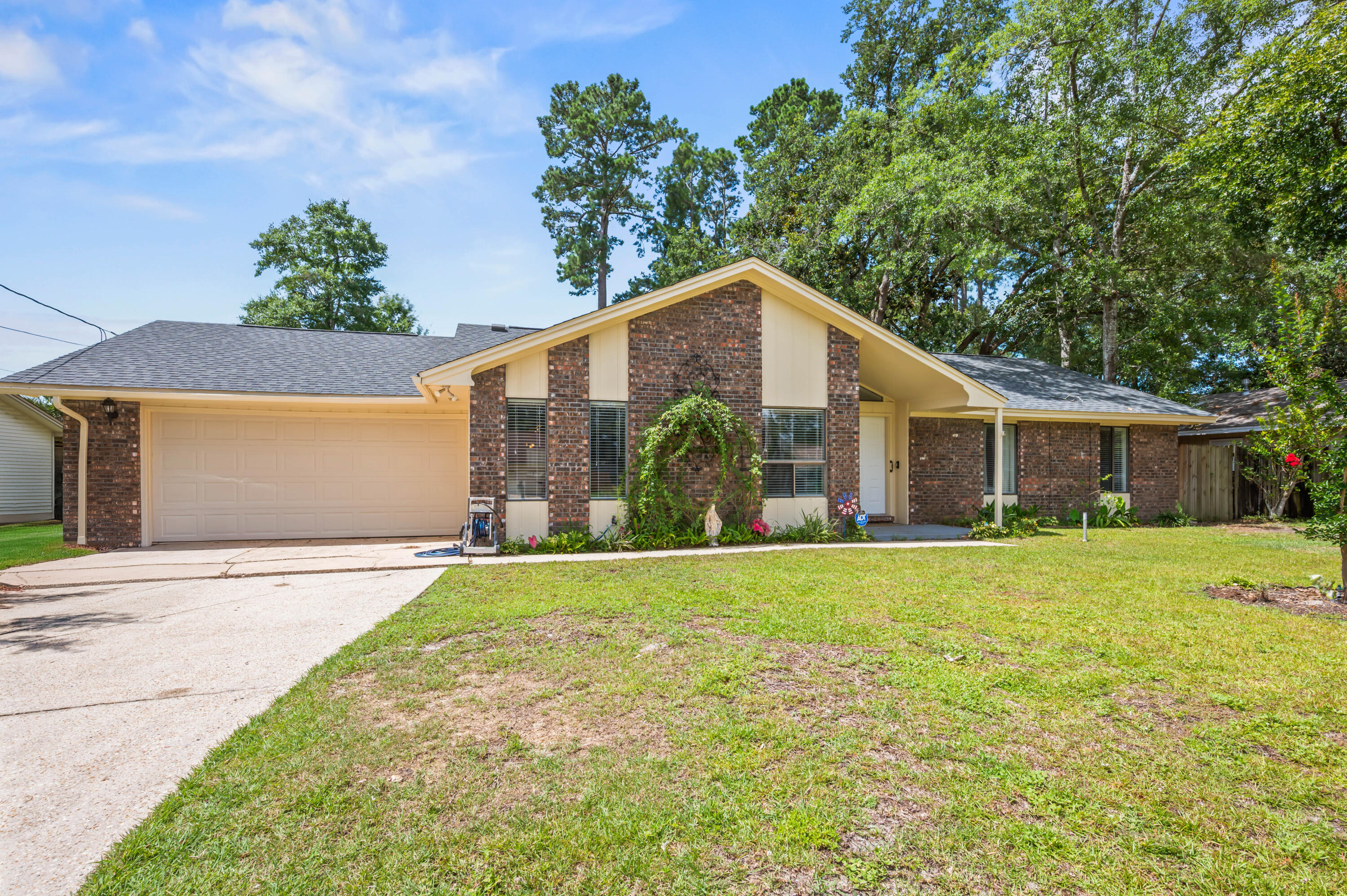 PINEWOOD ESTATES - Residential