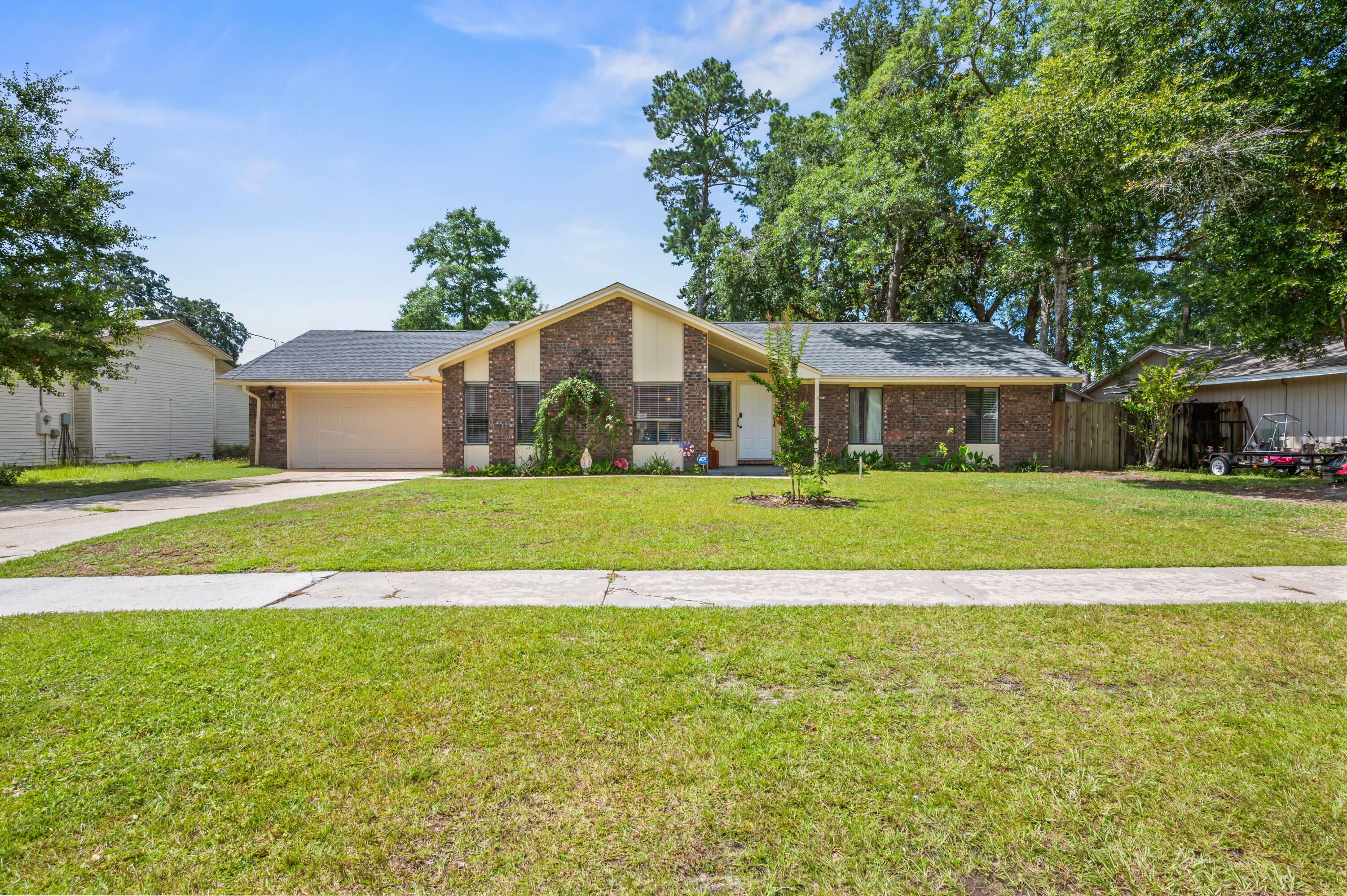 PINEWOOD ESTATES - Residential
