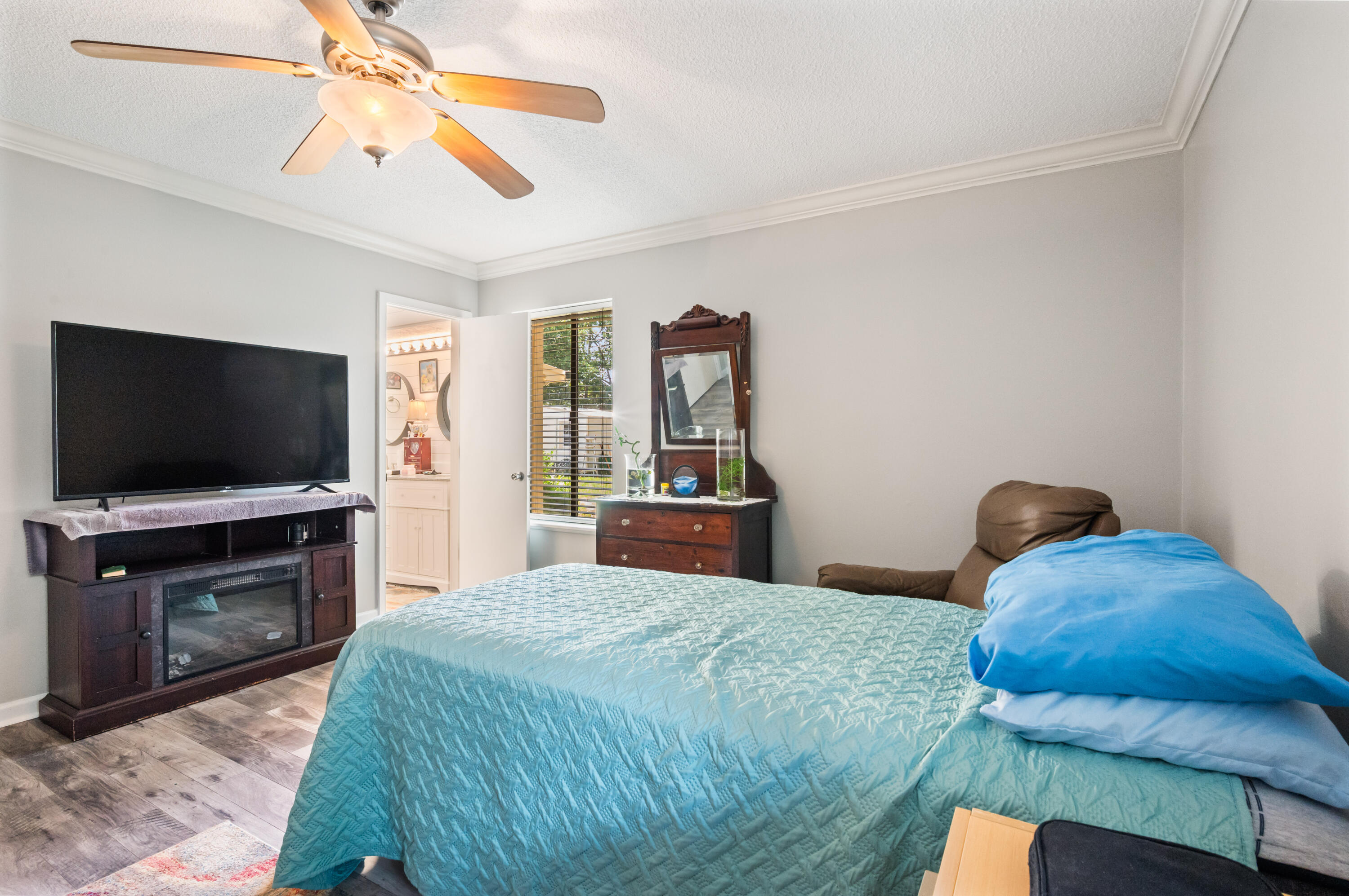 PINEWOOD ESTATES - Residential