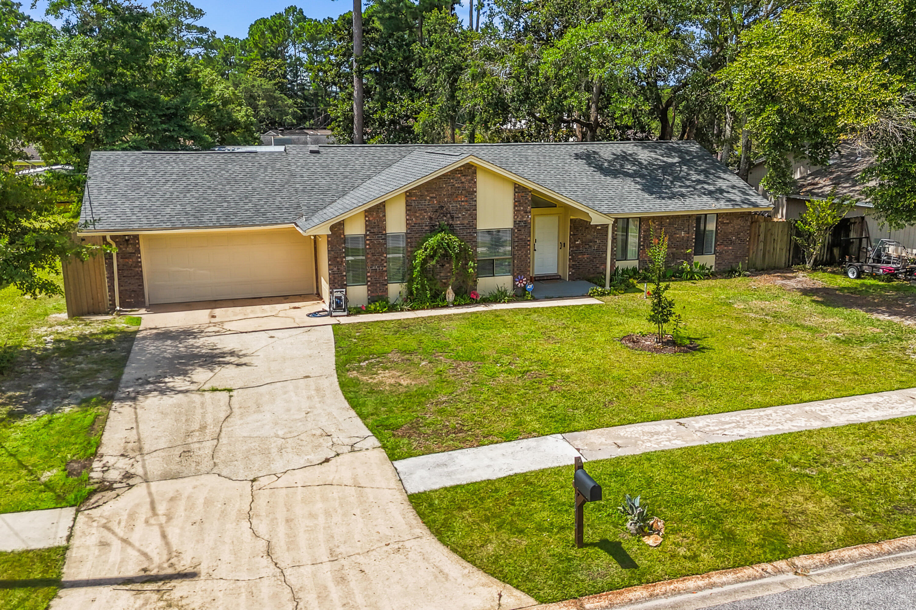 PINEWOOD ESTATES - Residential