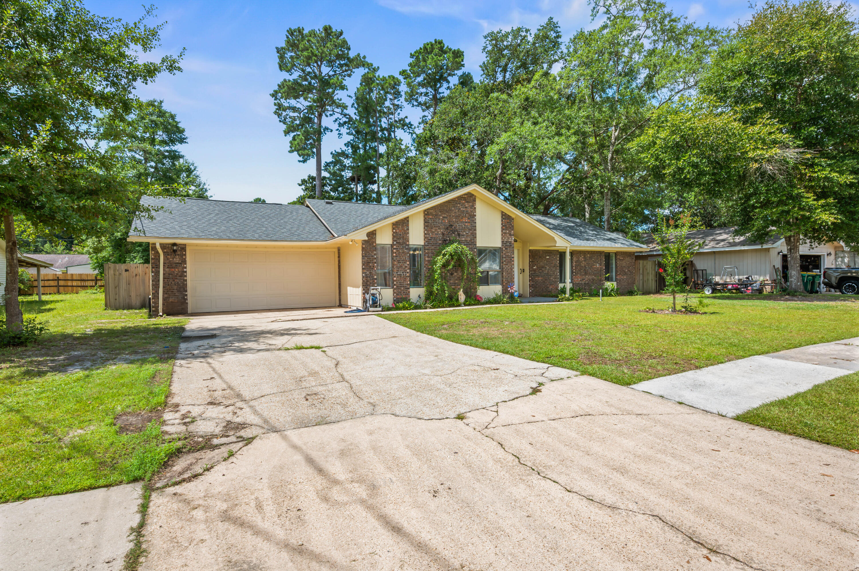 PINEWOOD ESTATES - Residential