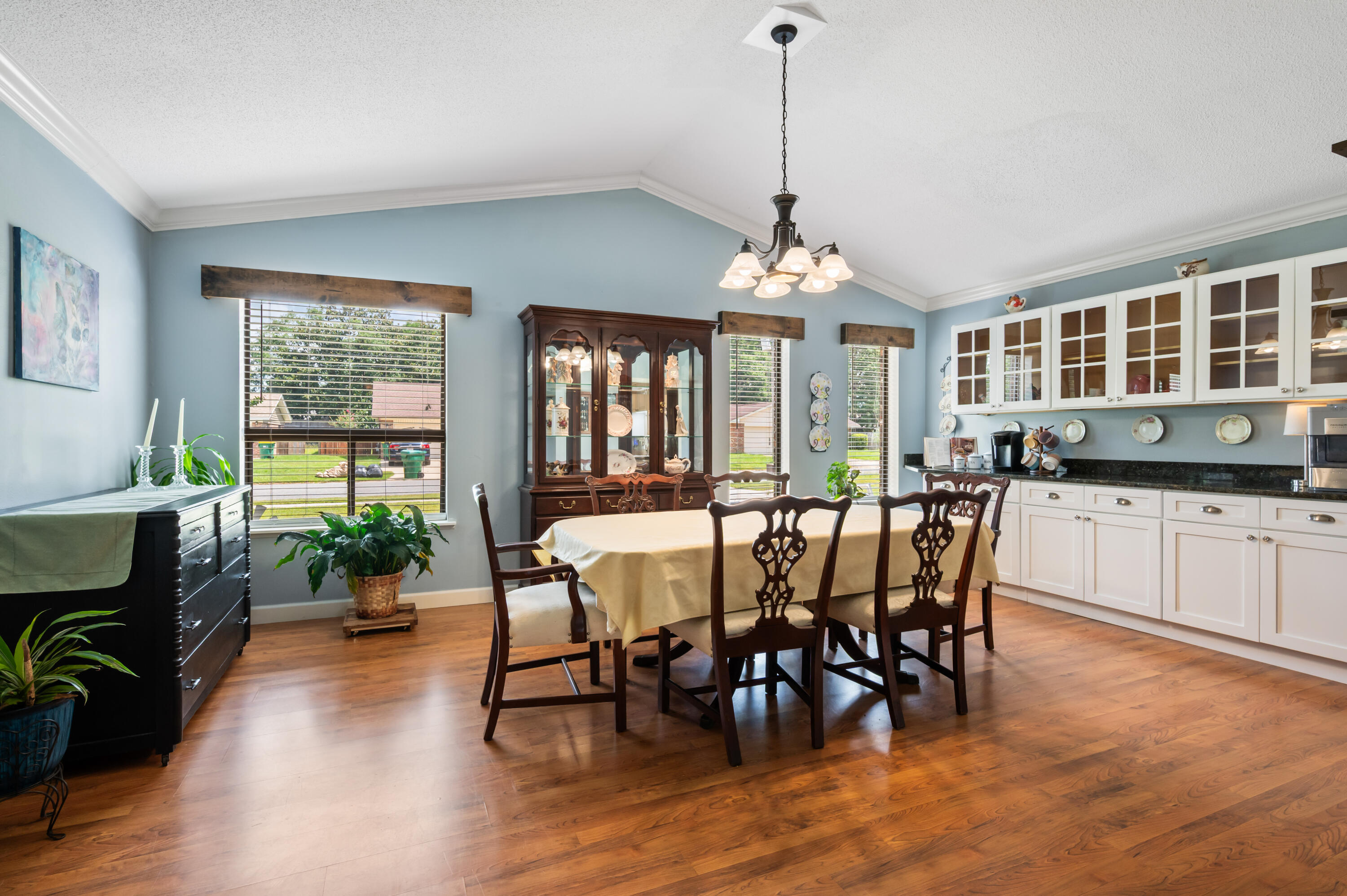 PINEWOOD ESTATES - Residential