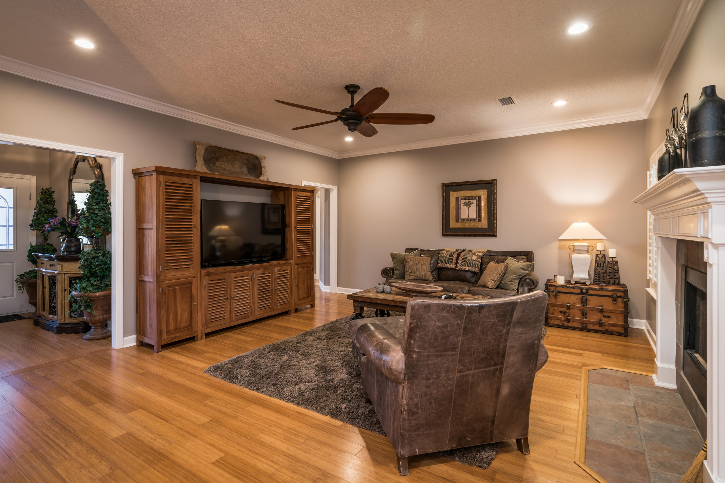 BISCAYNE POINTE - Residential