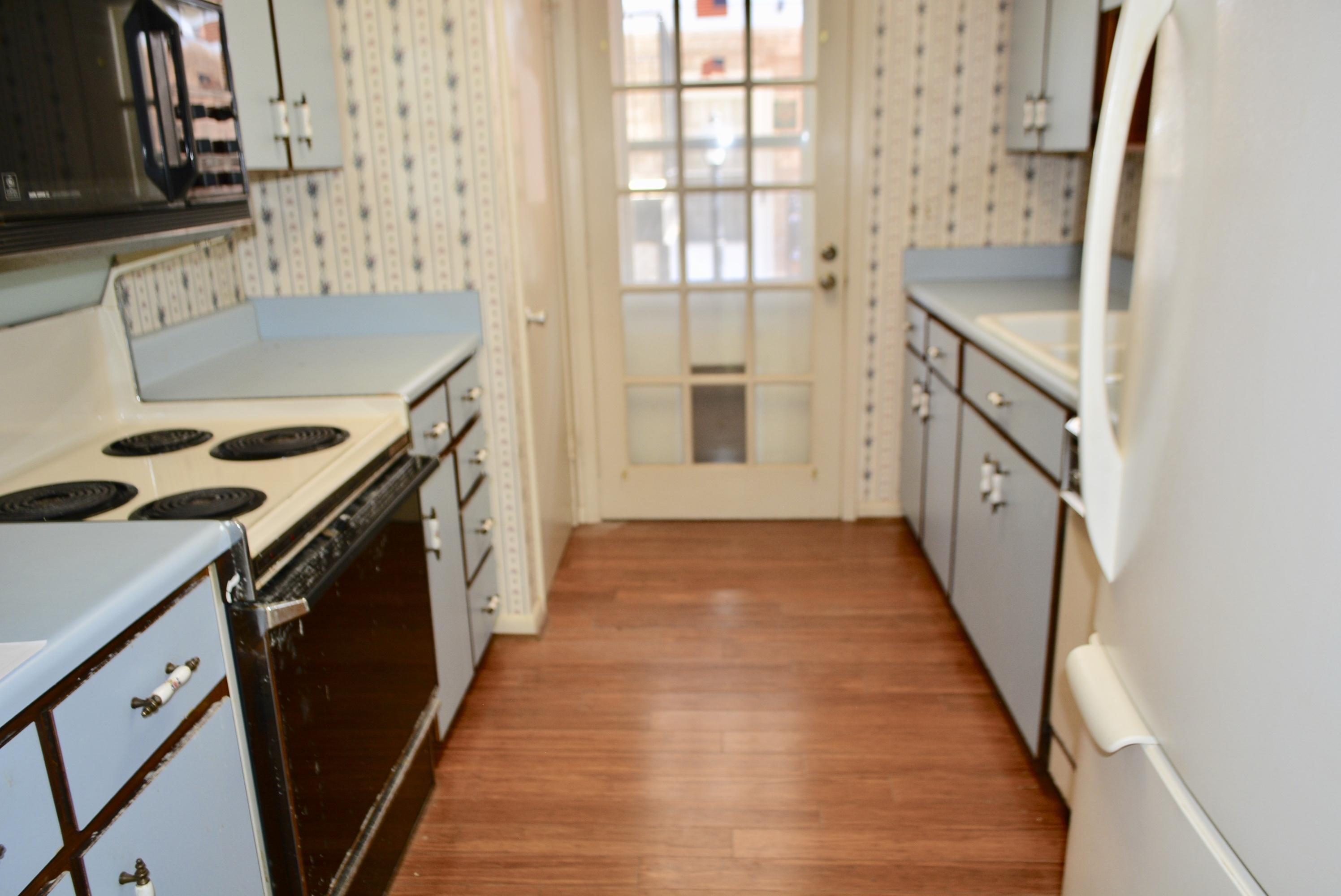 COUNTRY CLUB CONDO - Residential