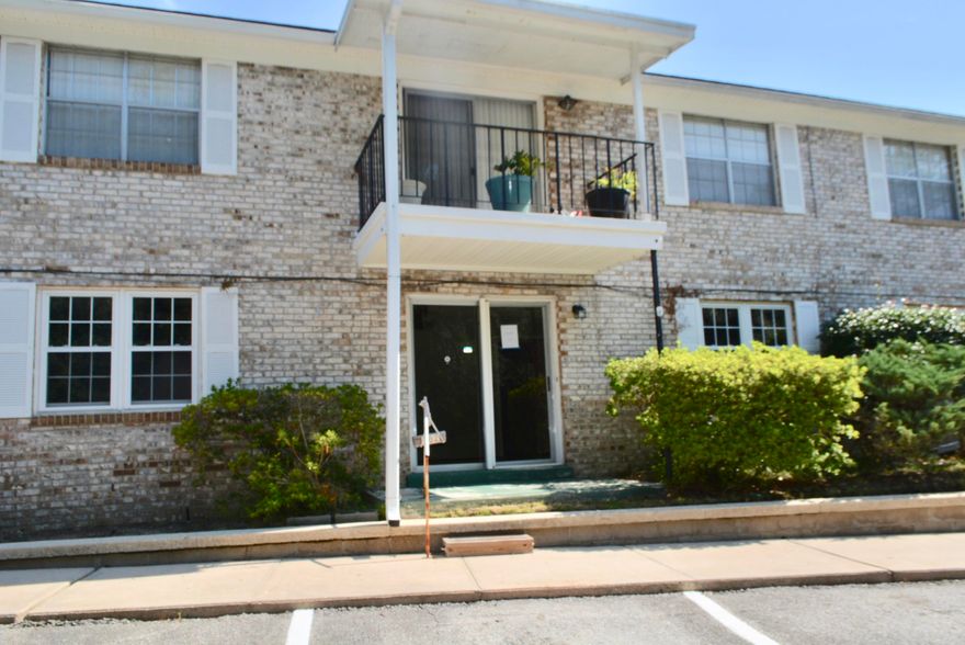 REO. Looking for a single-level condo with split bedrooms on the first floor in the Heart of Niceville? This is it!! Spacious Unit with Wood Floors in the Living Area, Kitchen and Master Bedroom which is a good size bedroom and there are two other bedrooms on the other side of the Unit. This unit is a corner of the building unit close to the Sparkling Pool and with quick access to the parking area. A living room sliding door access the patio area. Only 16 units in the complex. Numerous guess parking spaces are available. Turkey Creek recreation area is nearby, major stores, restaurants, and military bases.