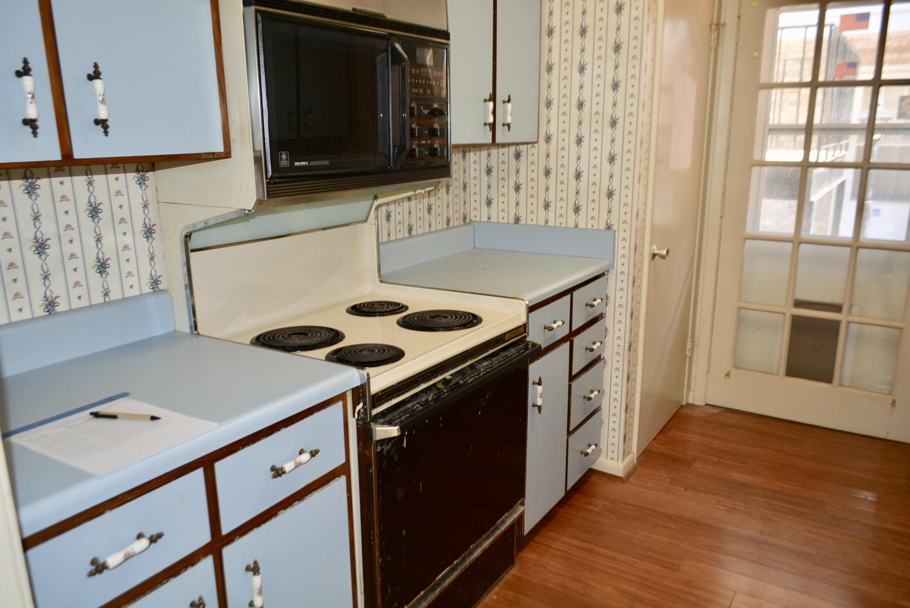 COUNTRY CLUB CONDO - Residential