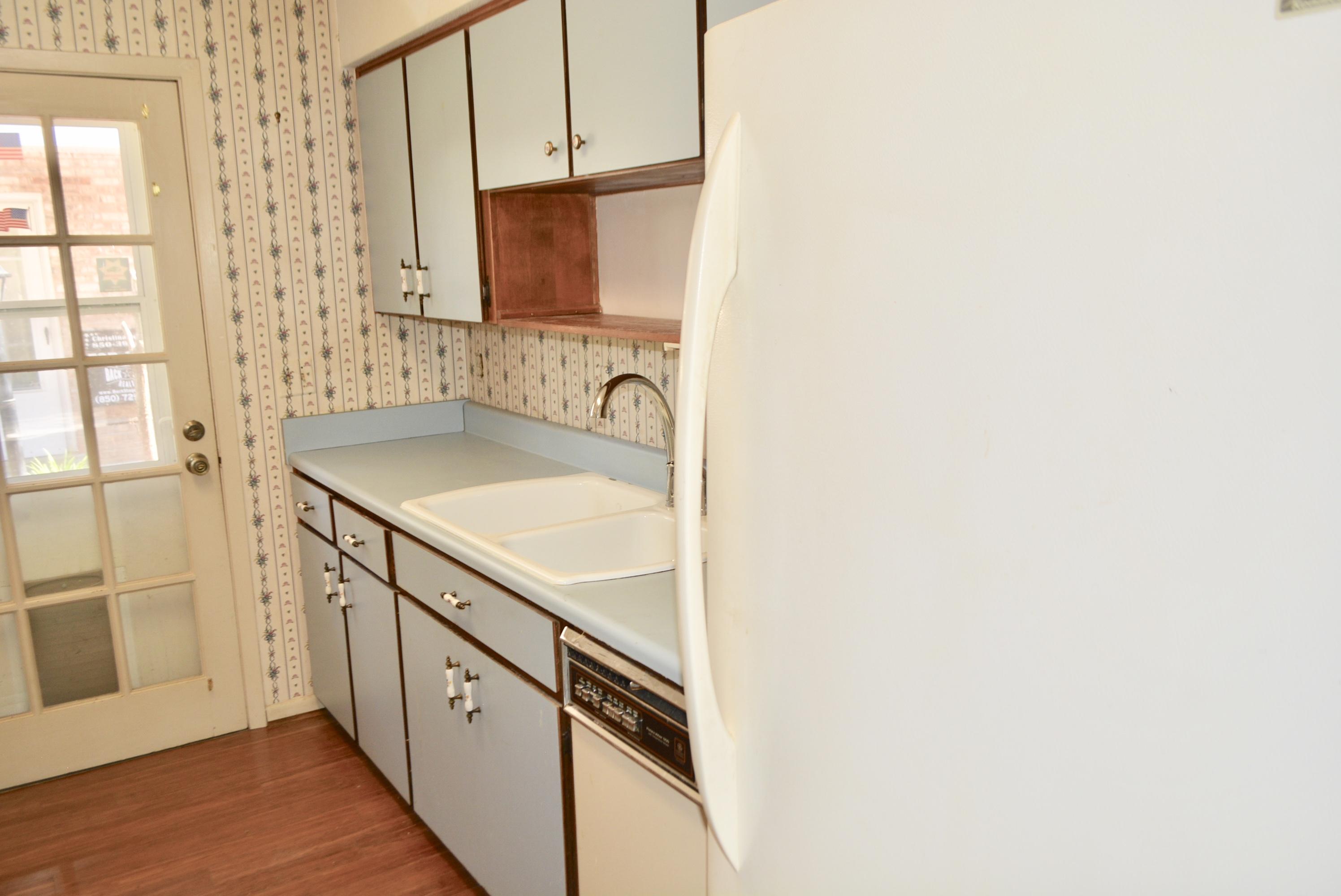 COUNTRY CLUB CONDO - Residential