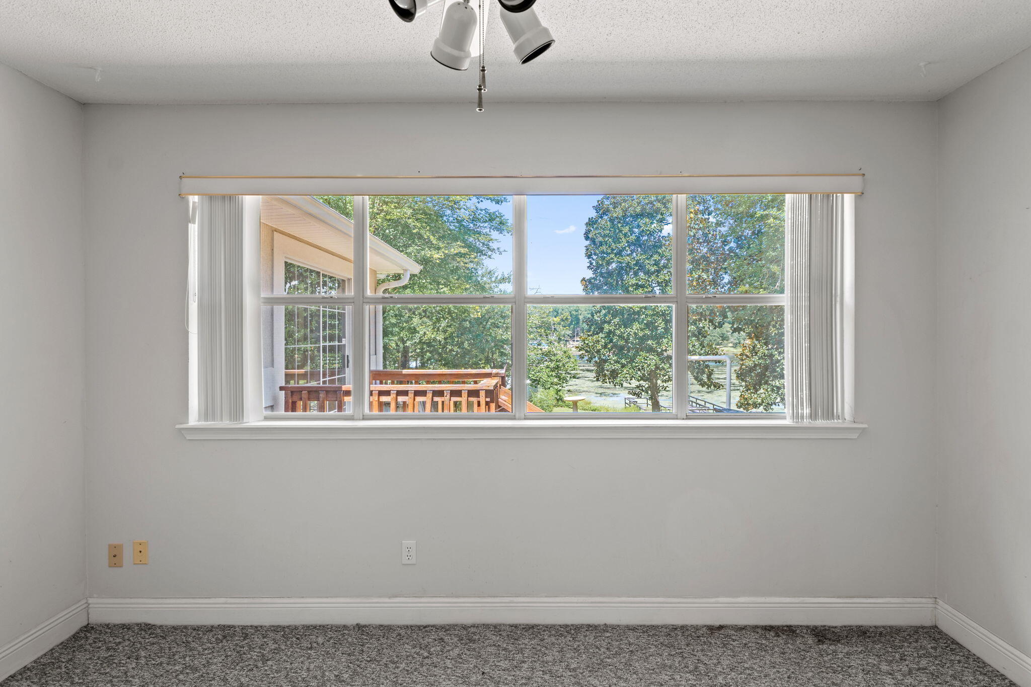 LAKE HOLLEY ESTATES - Residential