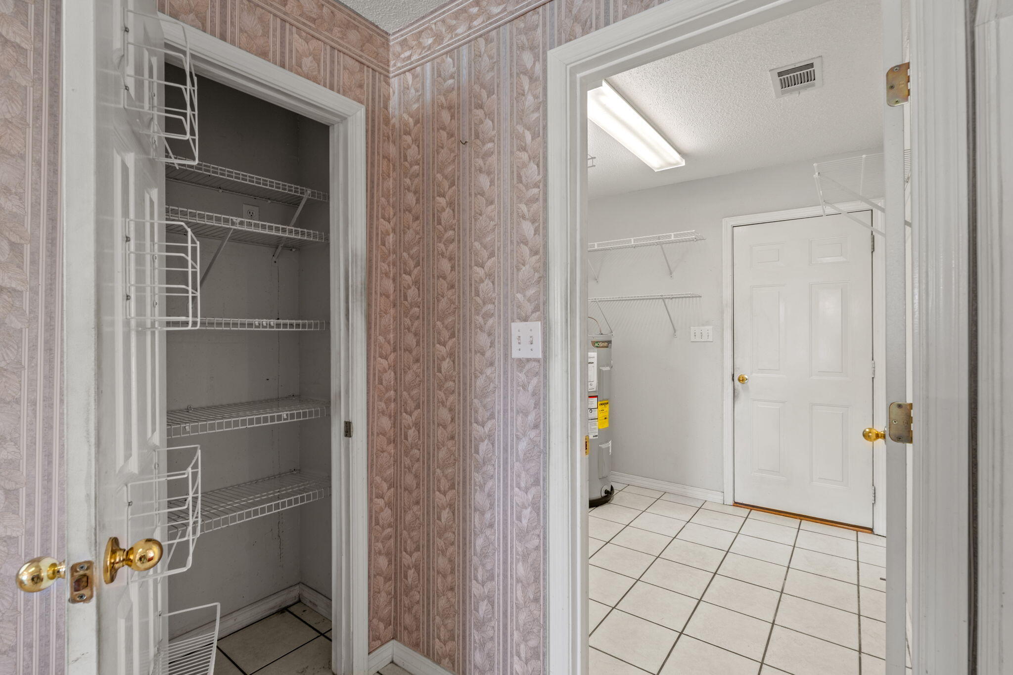 LAKE HOLLEY ESTATES - Residential