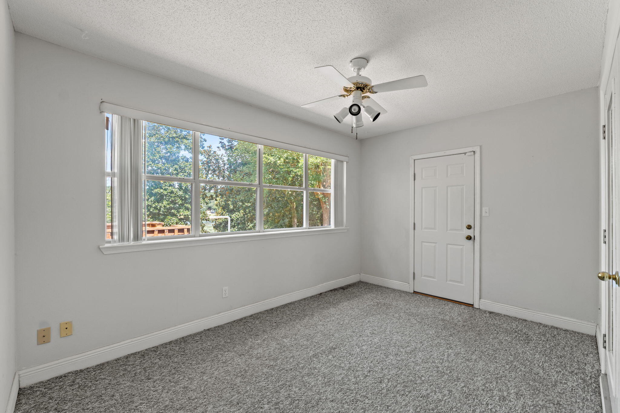 LAKE HOLLEY ESTATES - Residential