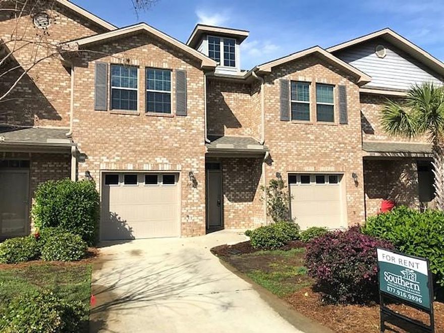 Beautiful townhome at Reserve Pointe in Navarre, Florida. This 3BR/2.5BA townhome has a definite ''wow'' factor. From the moment you enter, you'll be amazed with the craftsmanship and decadent touches found throughout the space. This includes granite counter tops in the kitchen and bathrooms, stainless steel appliances, beautiful fixtures and flooring. Downstairs you will find the main living areas and a conveniently placed half bath. The bedrooms have been placed upstairs for additional privacy. The backyard area offers a nice patio area that is perfect for summer barbecues and cookouts.Reserve Pointe is one of Navarre's newest communities and comes with a range of amenities for residents. This includes a playground, community pool, picnic tables and deck space. This rental is pet fr