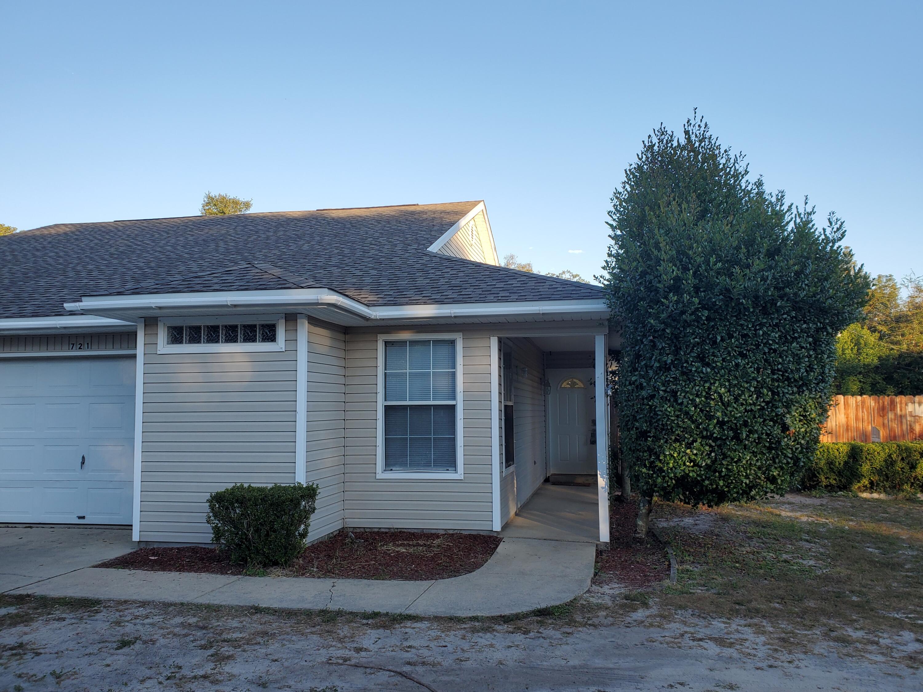 This delightful townhouse on a corner lot is convenient to both Eglin & Hurlburt. The home features tile throughout most of the house, wood laminate in the master bedroom, and carpet in the other bedrooms. Roof replaced 2020. Recently painted. New carpet in bedrooms 2021.