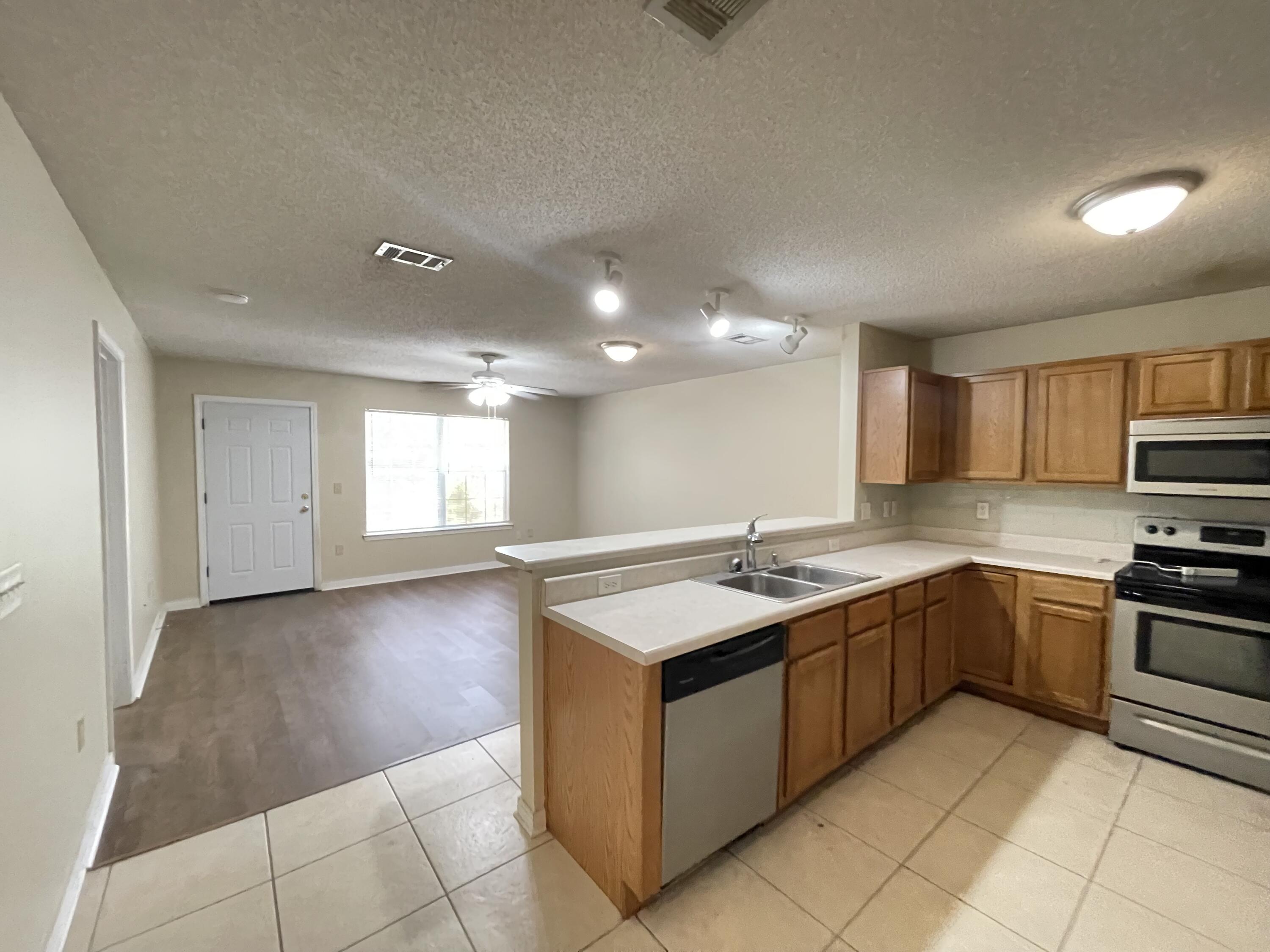 TEXLOLA TOWNHOMES - Residential Lease