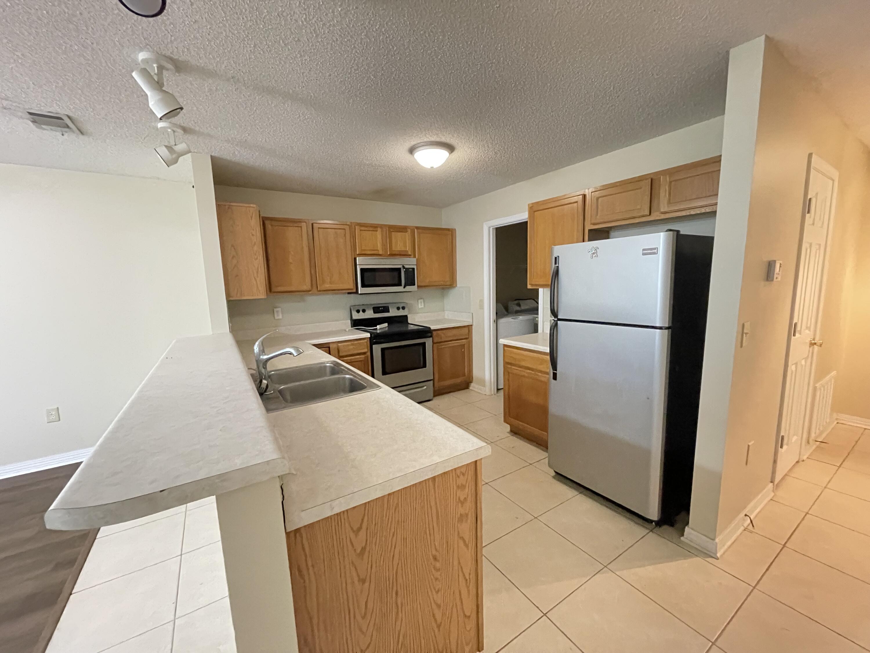 TEXLOLA TOWNHOMES - Residential Lease