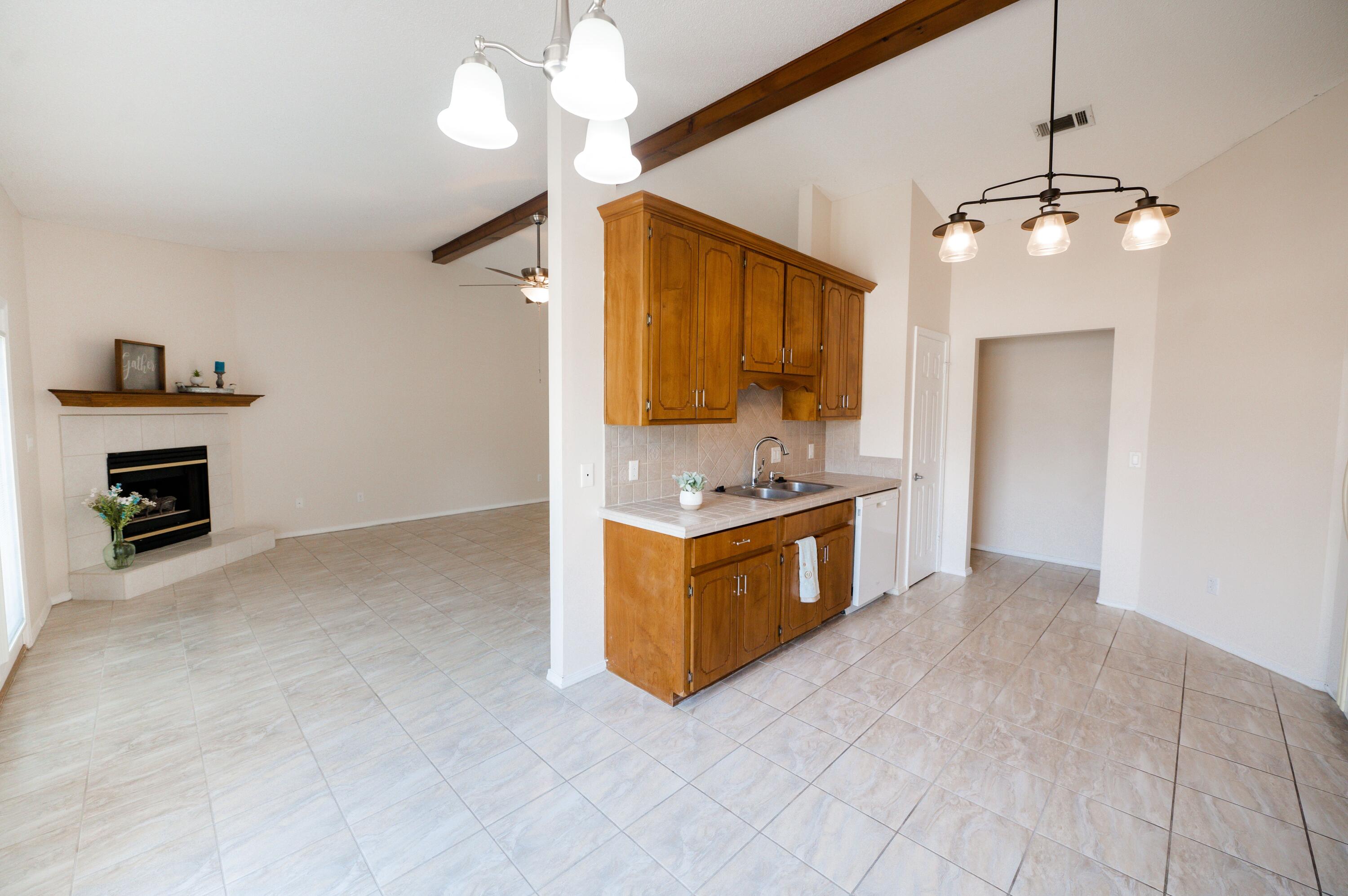 HIDDEN LAKES - Residential