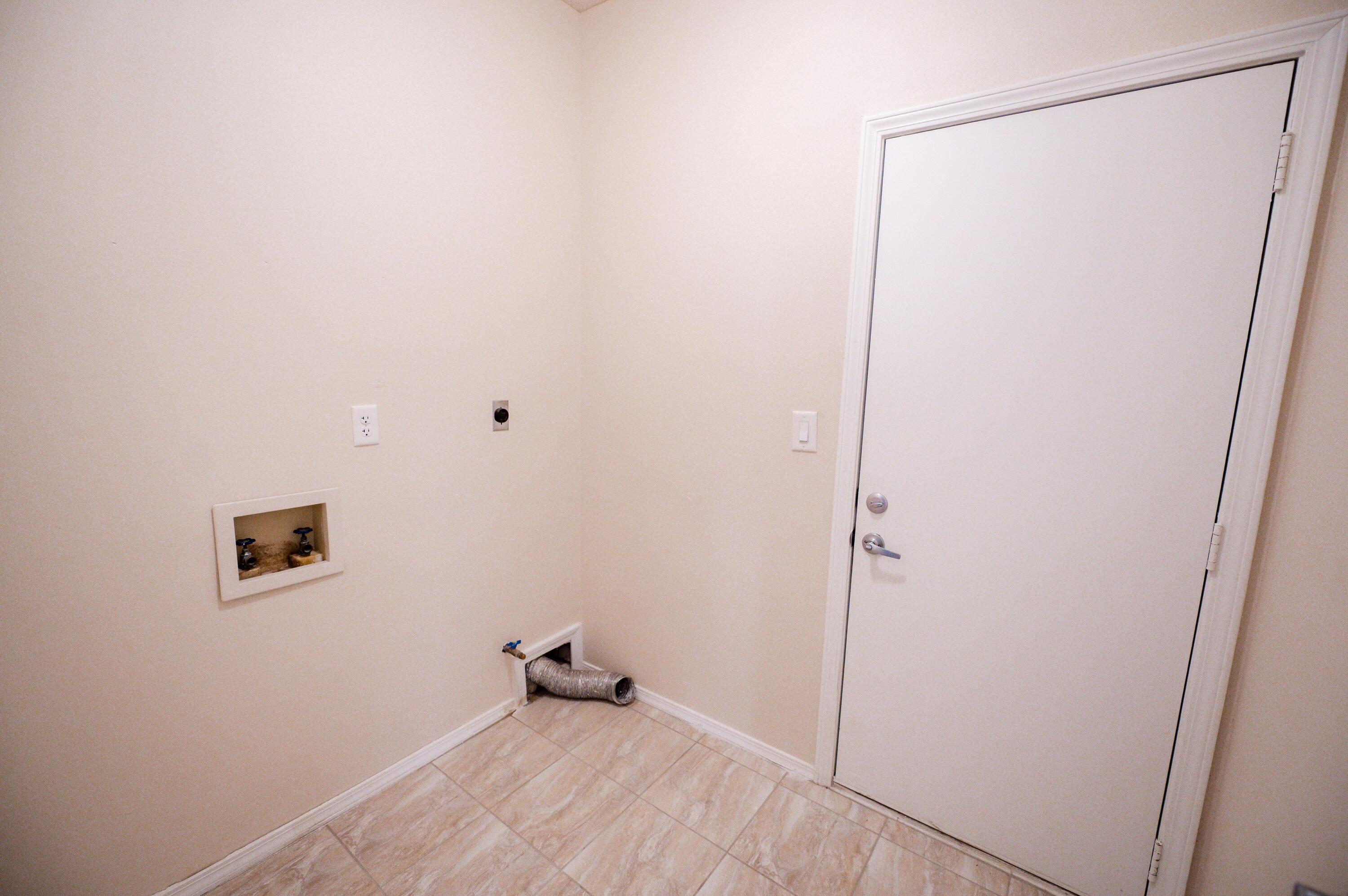 HIDDEN LAKES - Residential