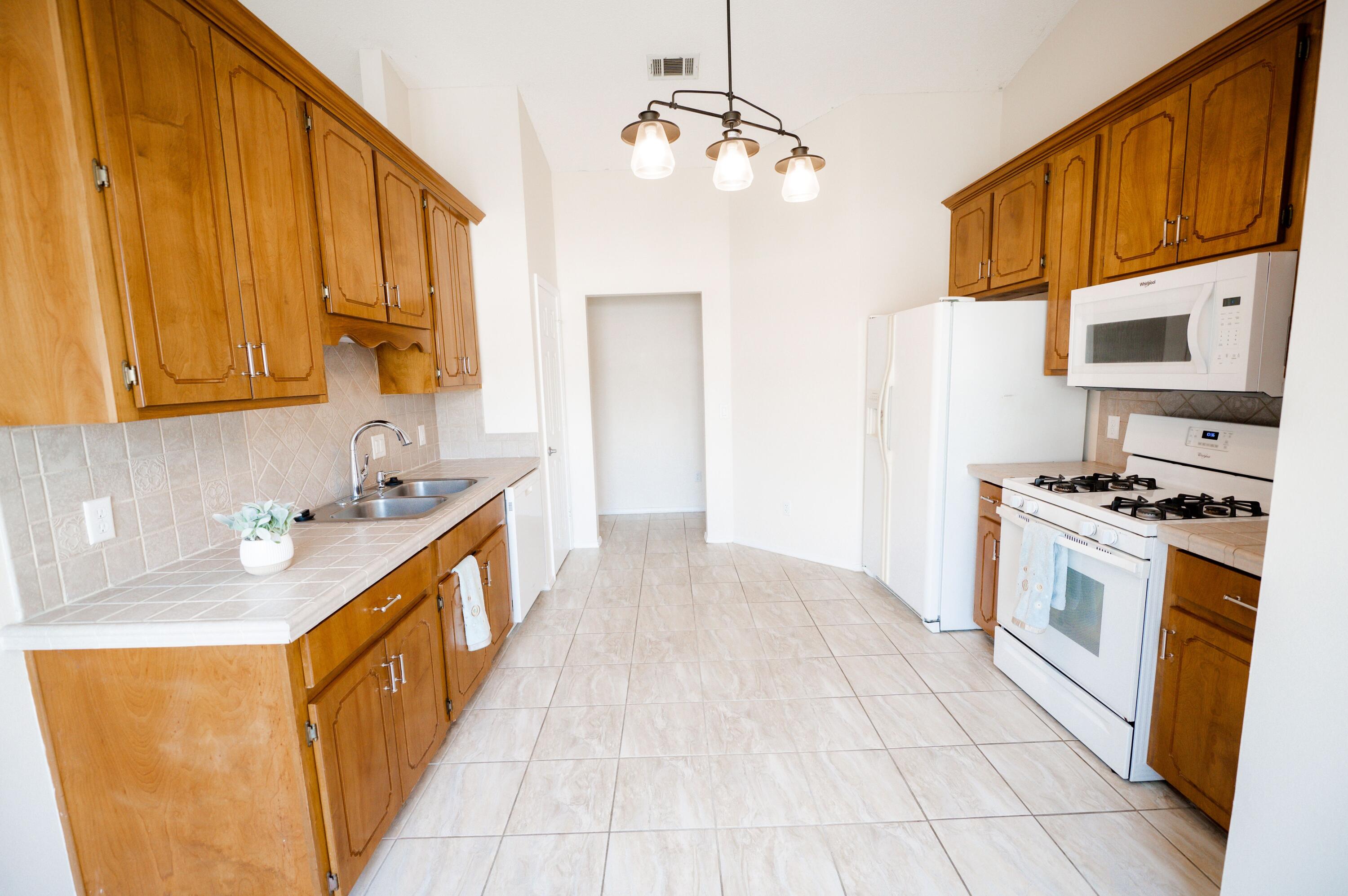 HIDDEN LAKES - Residential