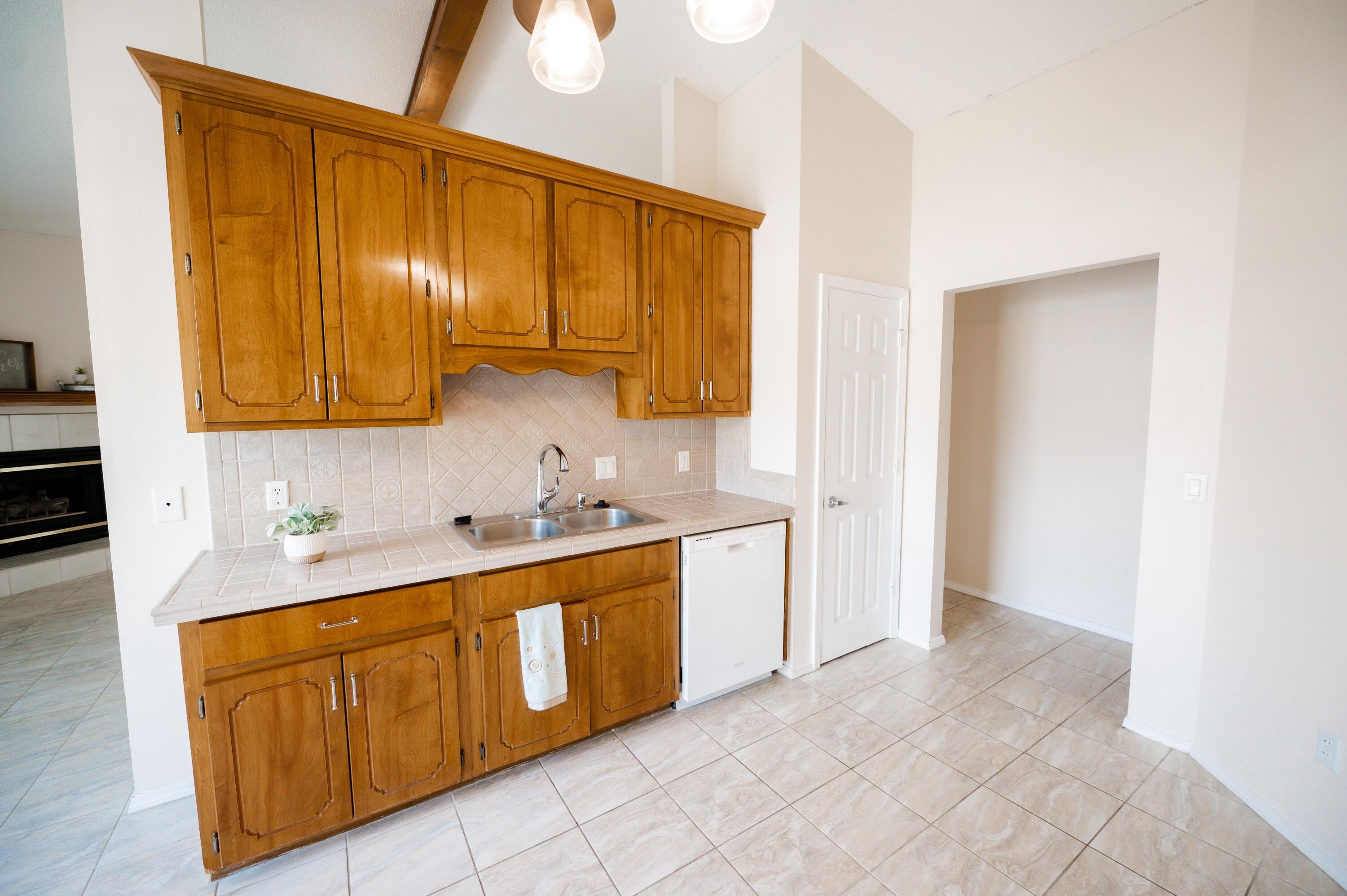 HIDDEN LAKES - Residential