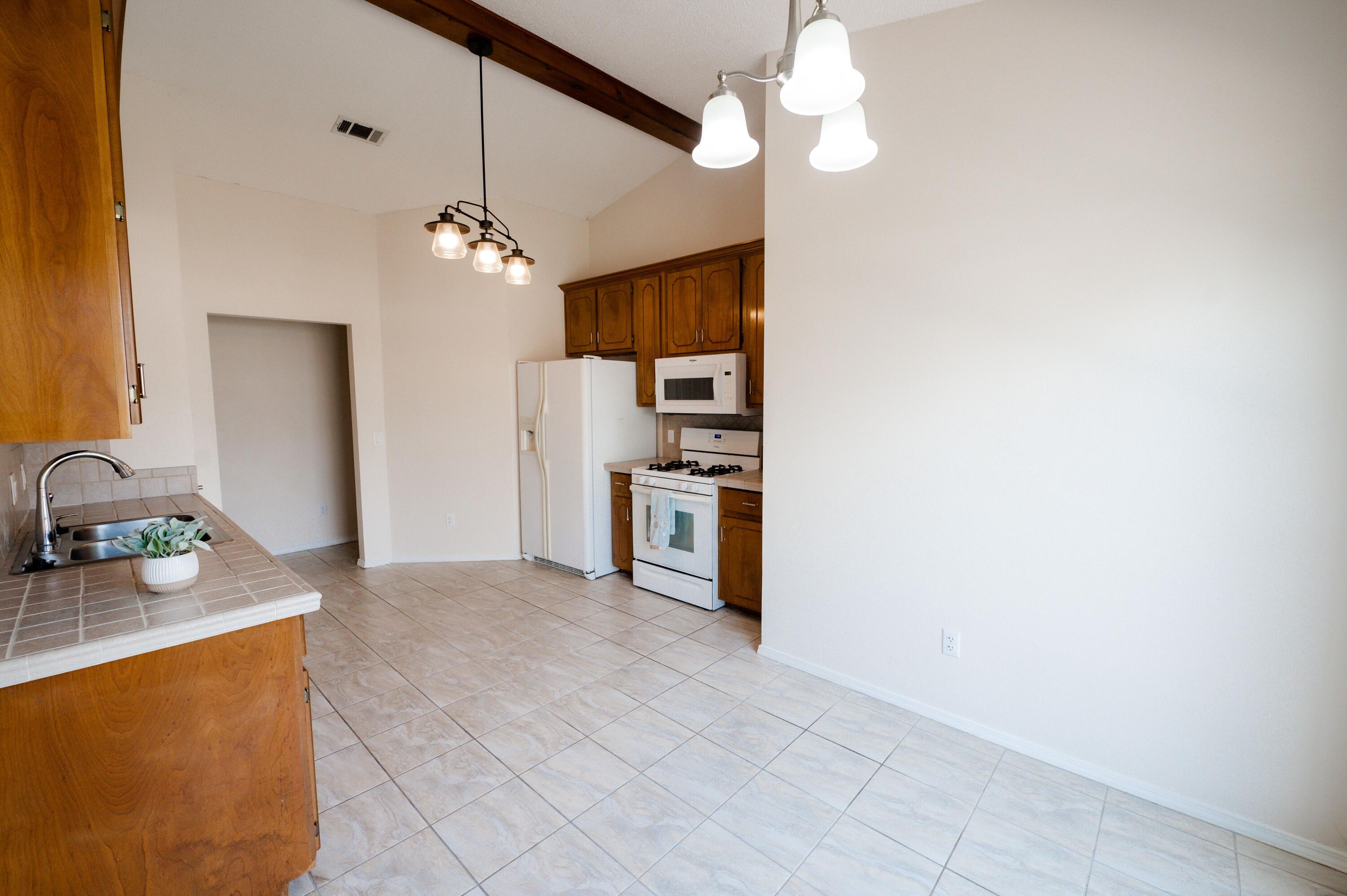 HIDDEN LAKES - Residential