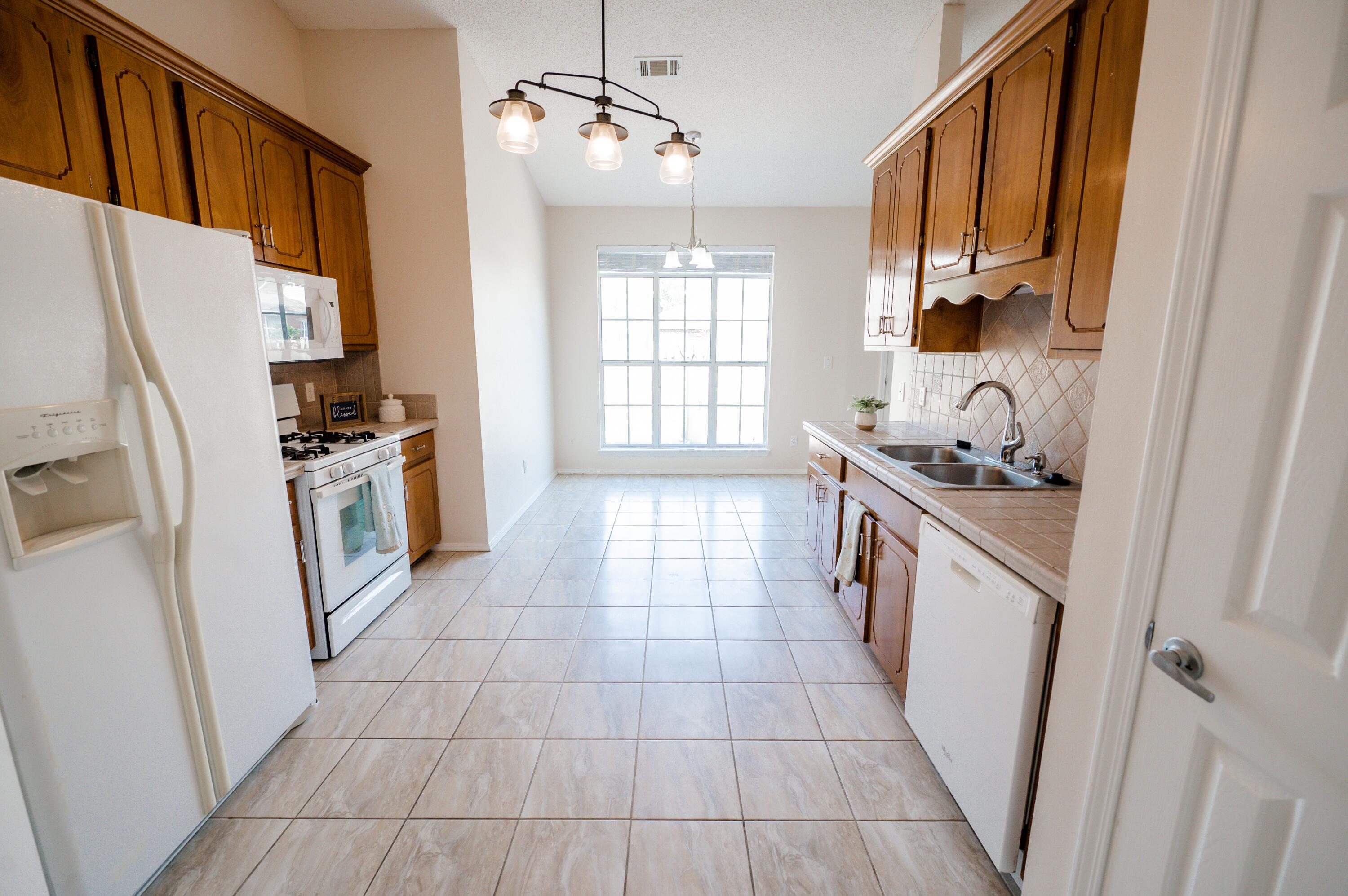 HIDDEN LAKES - Residential