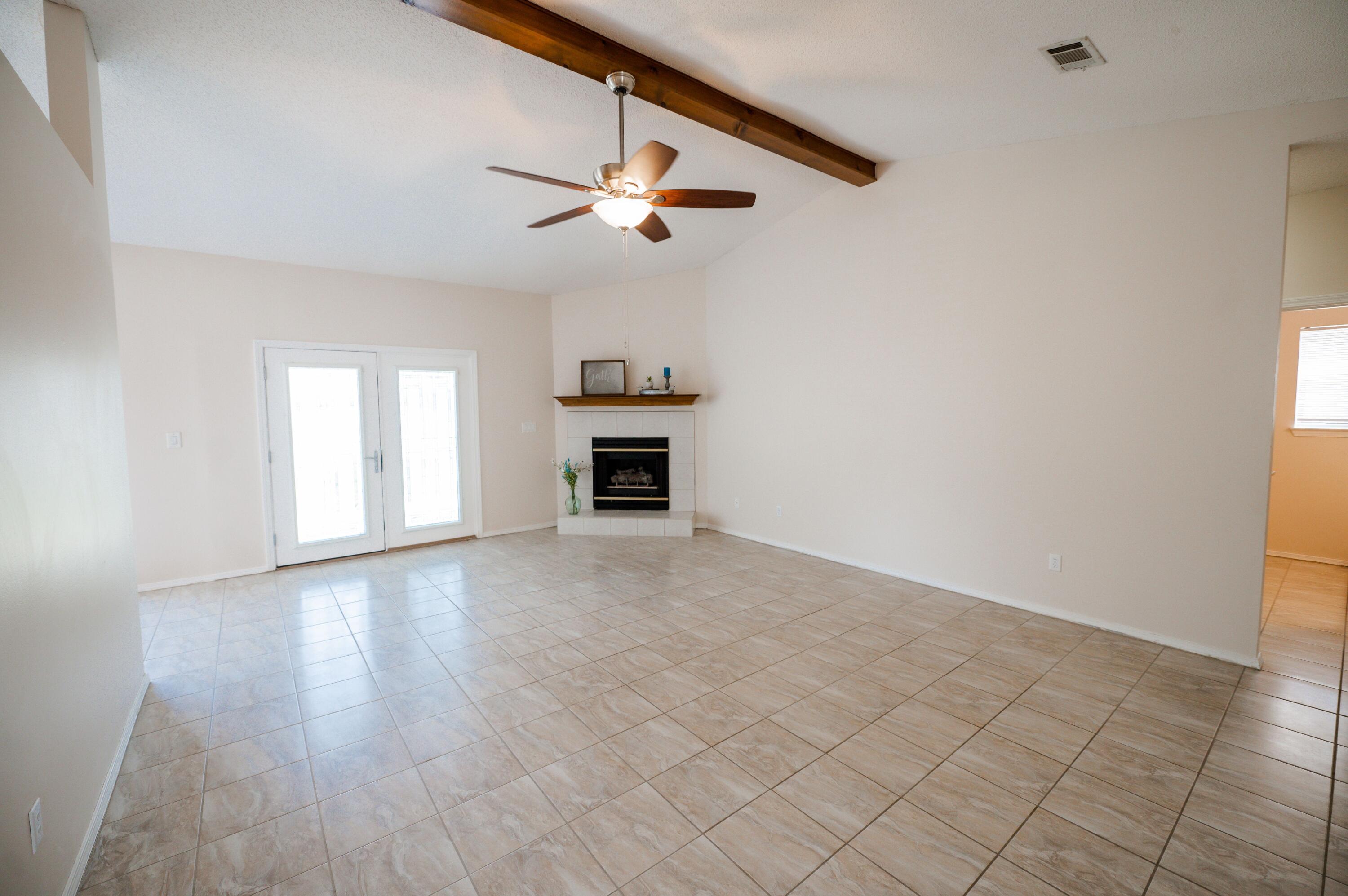 HIDDEN LAKES - Residential