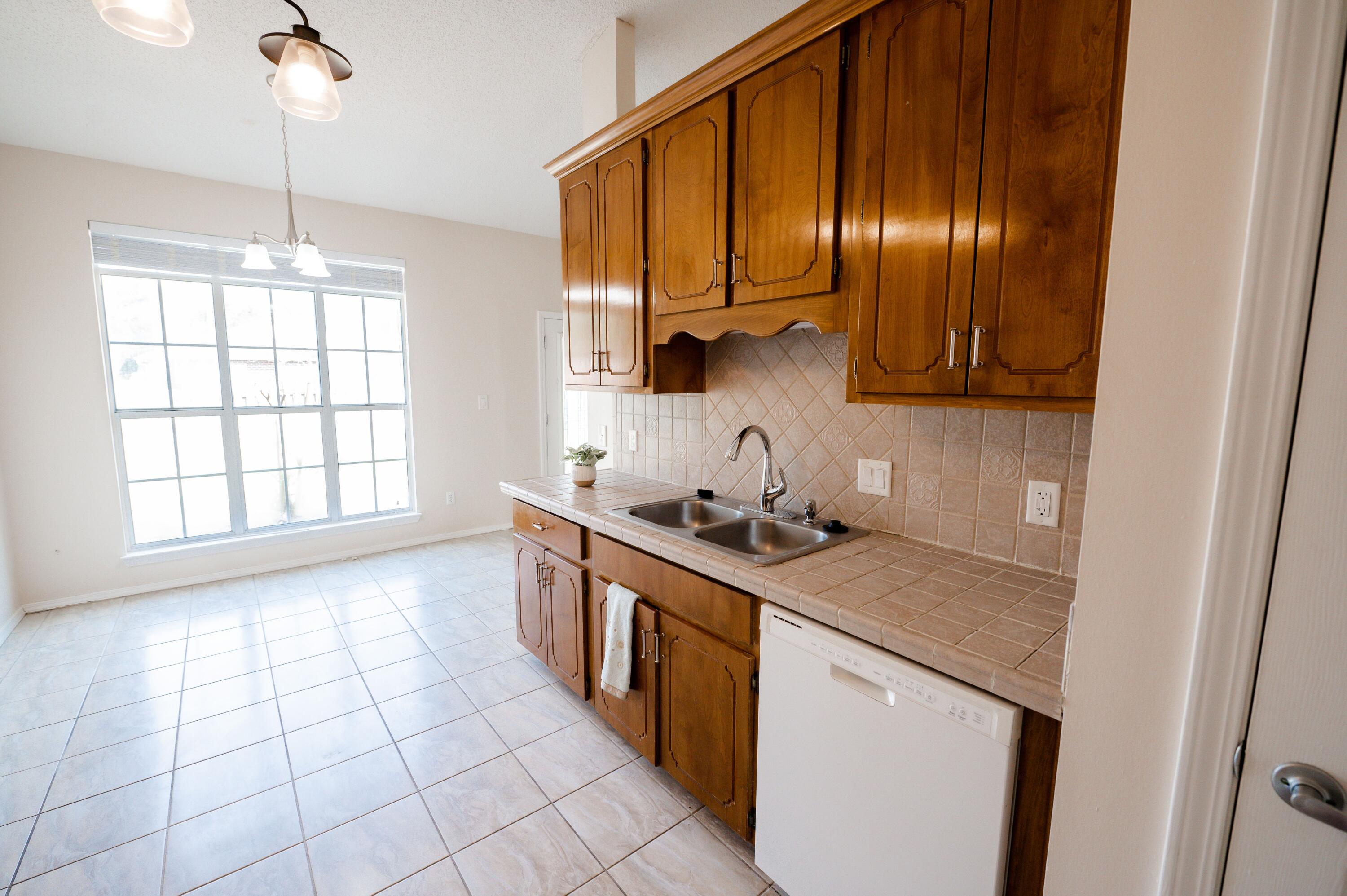 HIDDEN LAKES - Residential