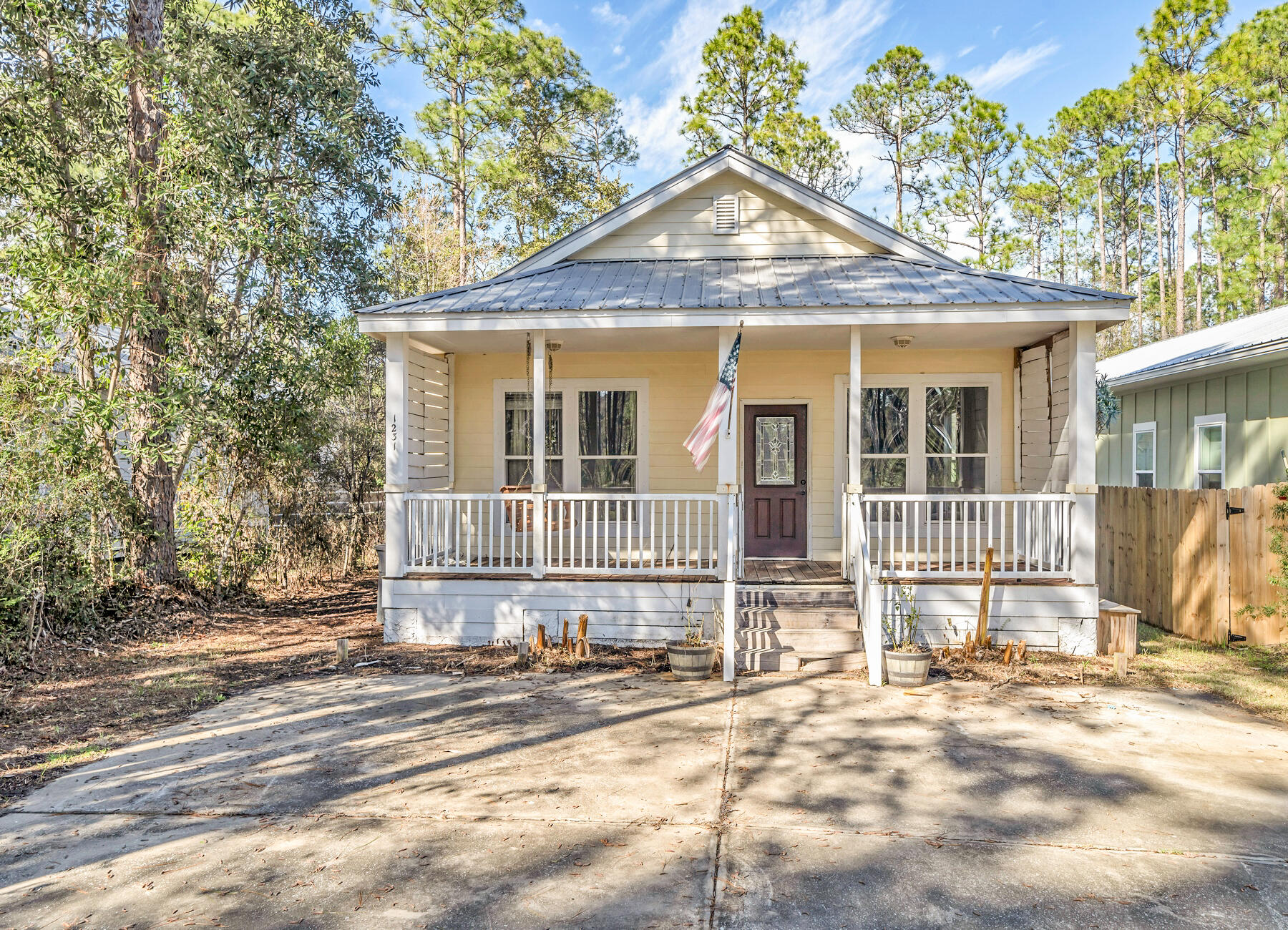 MAGNOLIA BEACH - Residential